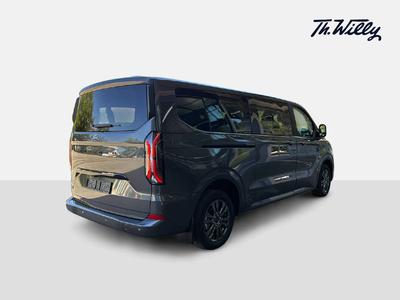 FORD E-Tourneo C Bus 340 L2 Titanium-image-4
