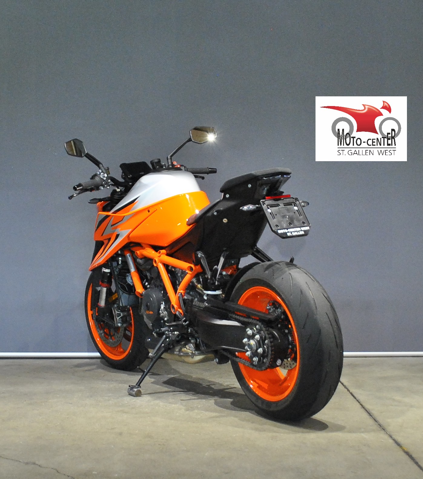 KTM 1290 Super Duke R-showroom-element-3