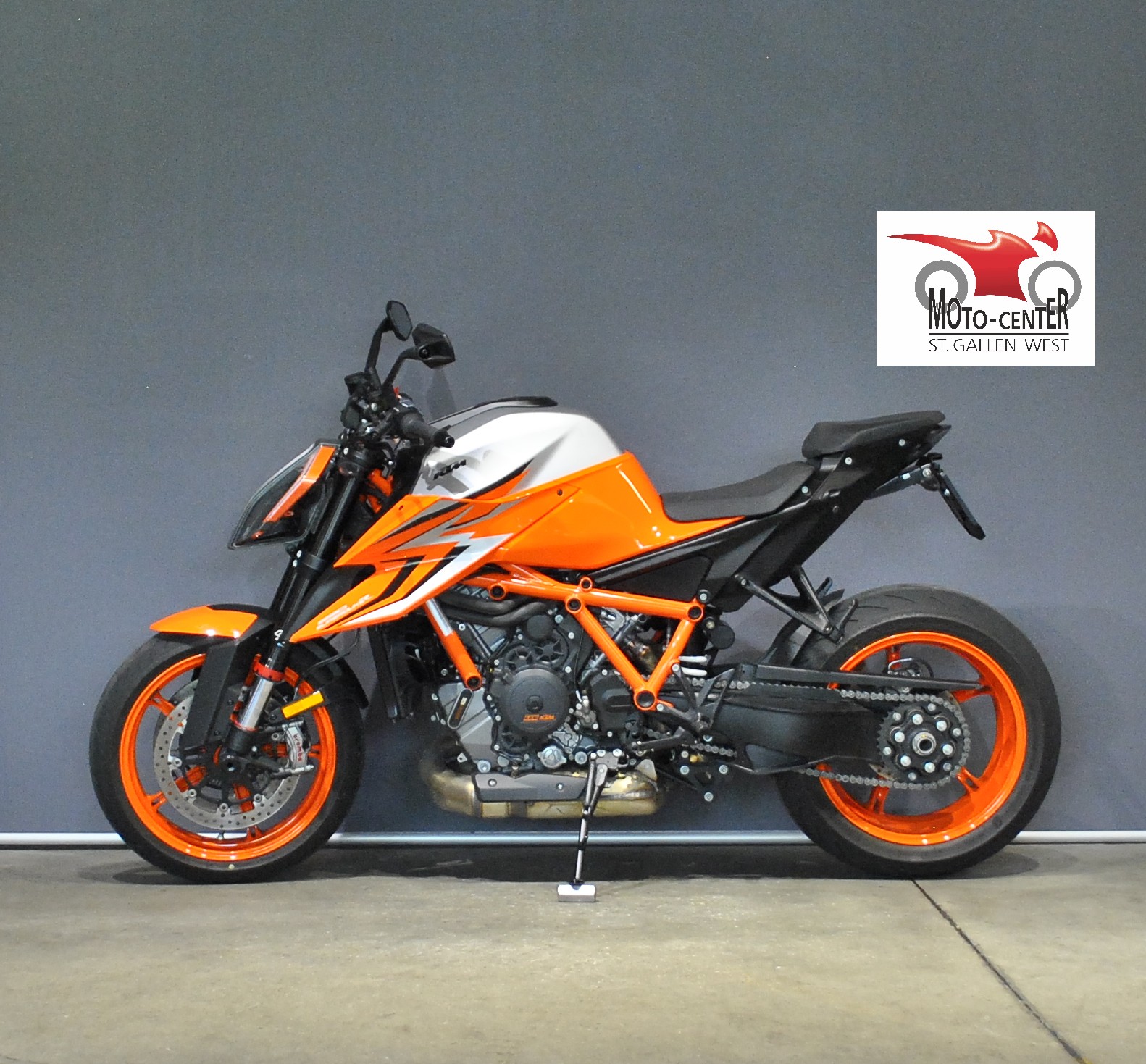 KTM 1290 Super Duke R-showroom-element-2