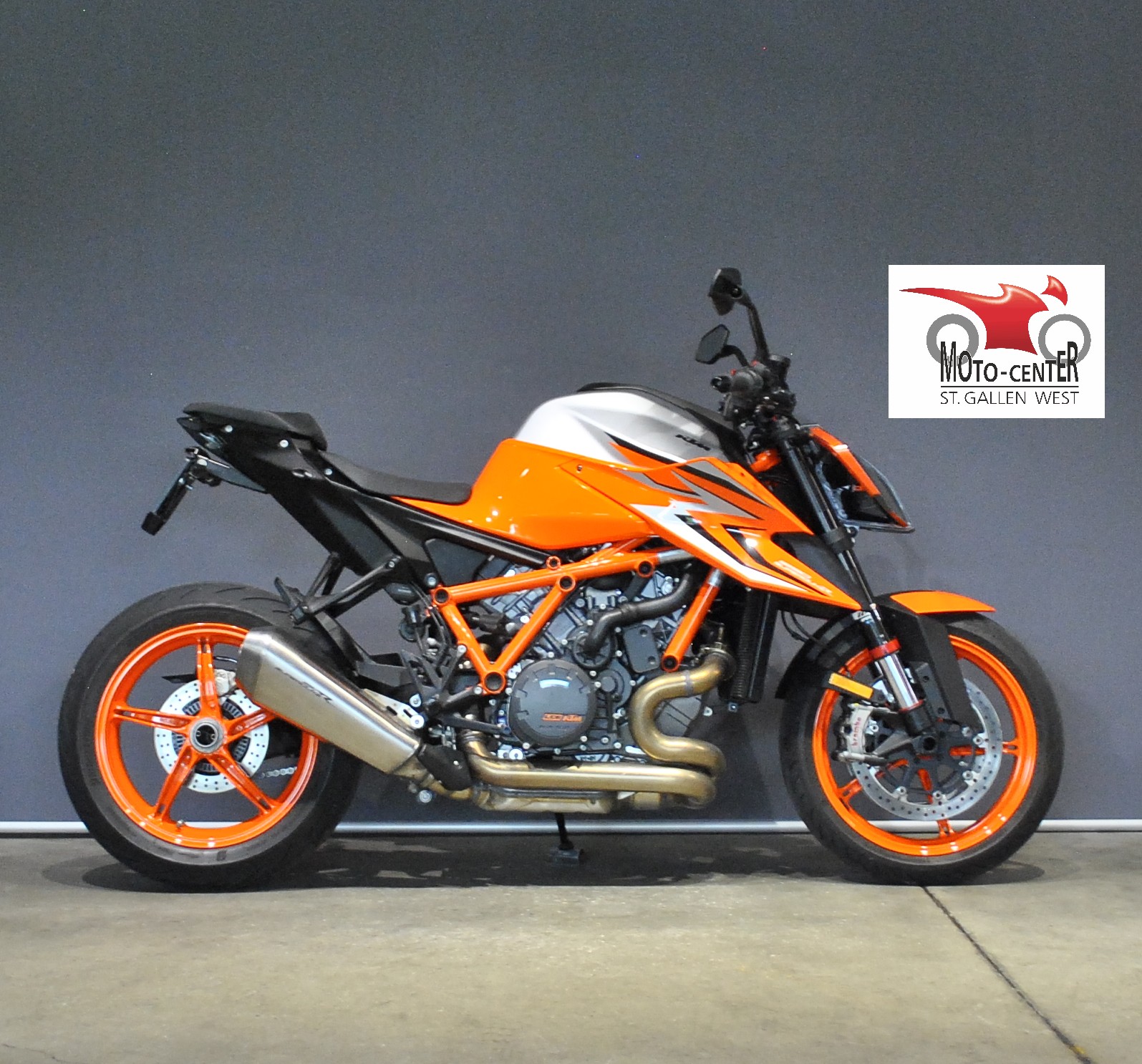 KTM 1290 Super Duke R-showroom-element-1