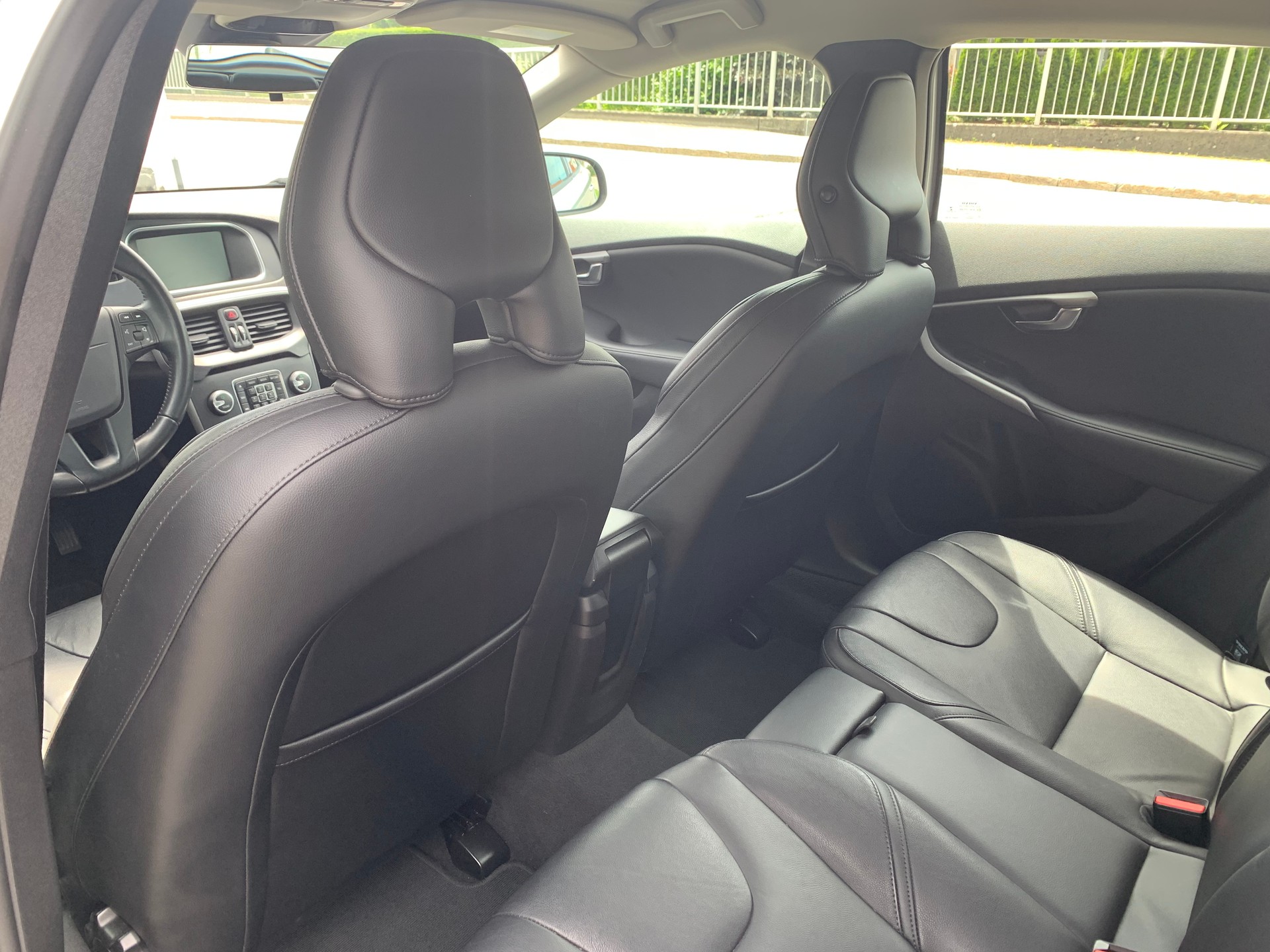 VOLVO V40 D2-image-9