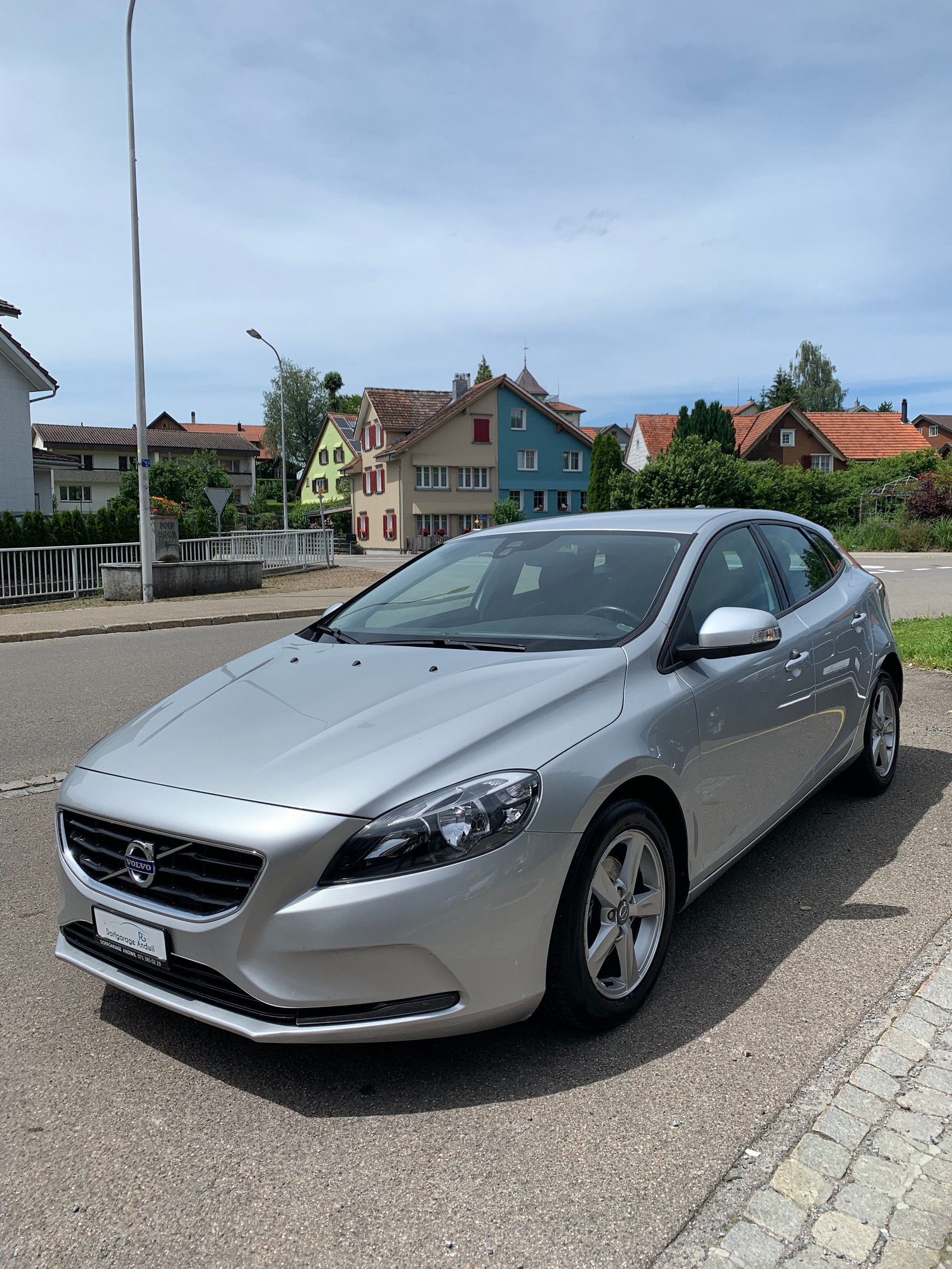 VOLVO V40 D2-image-0