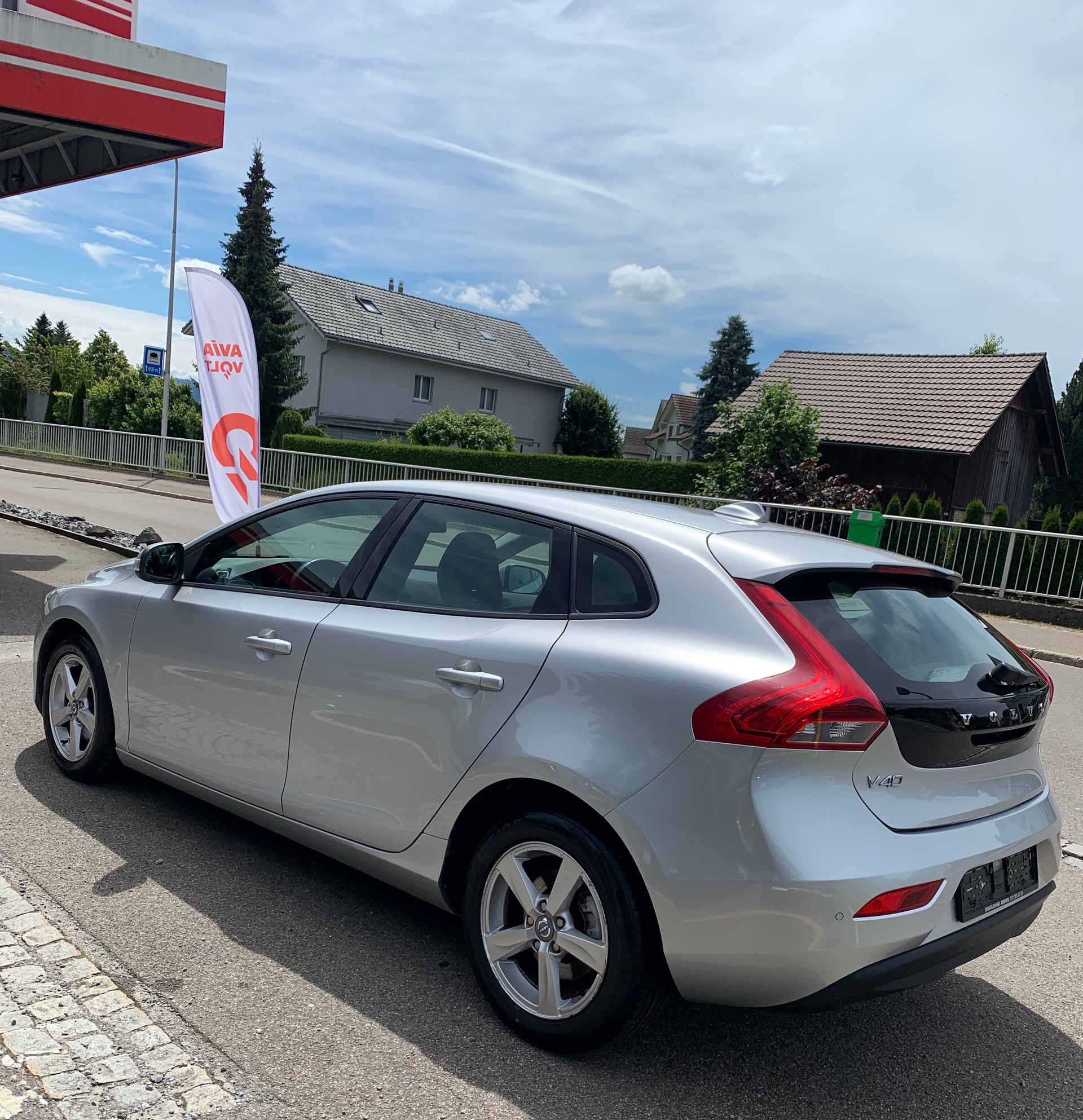 VOLVO V40 D2-image-1