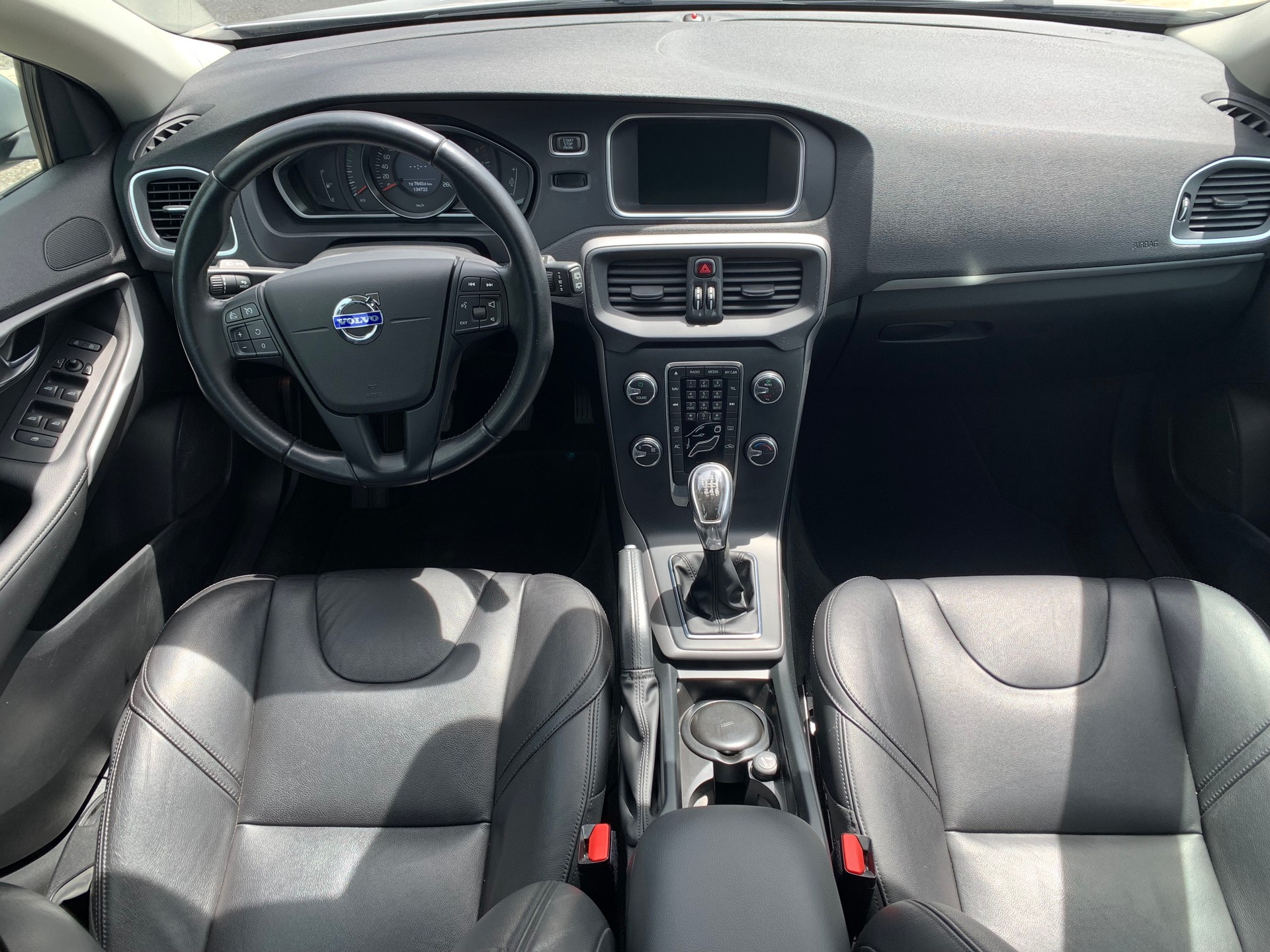 VOLVO V40 D2-image-6