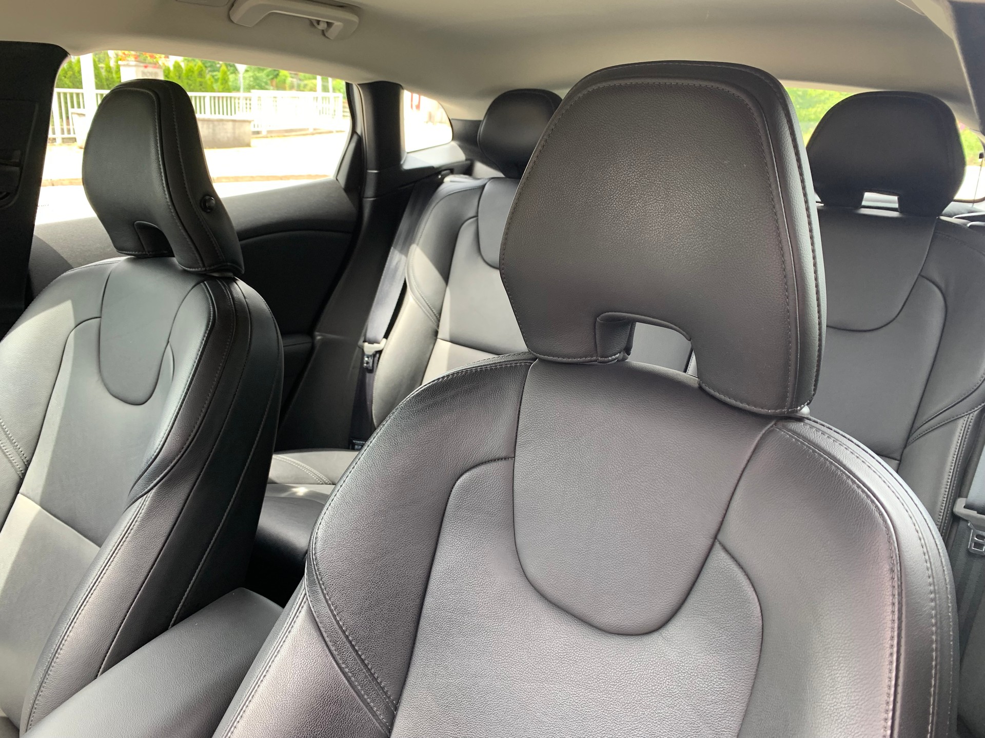 VOLVO V40 D2-image-8