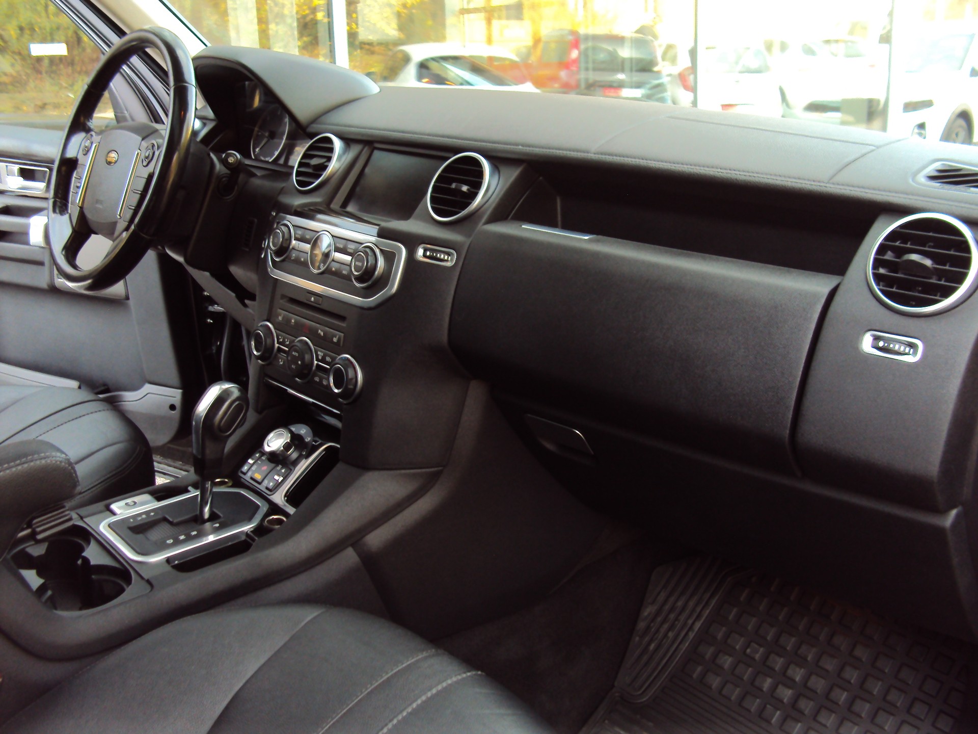 LAND ROVER Discovery 3.0 TDV6 HSE Automatic-image-9