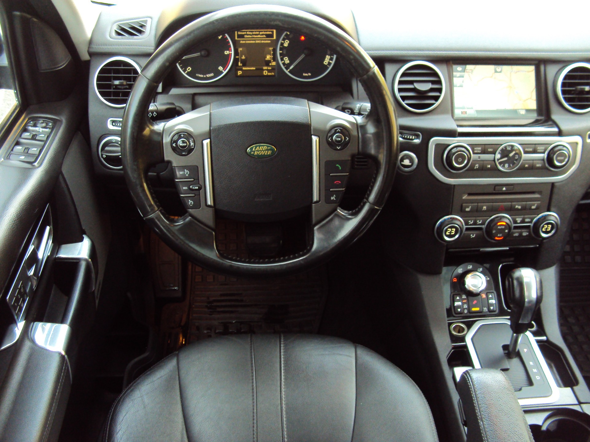 LAND ROVER Discovery 3.0 TDV6 HSE Automatic-image-8