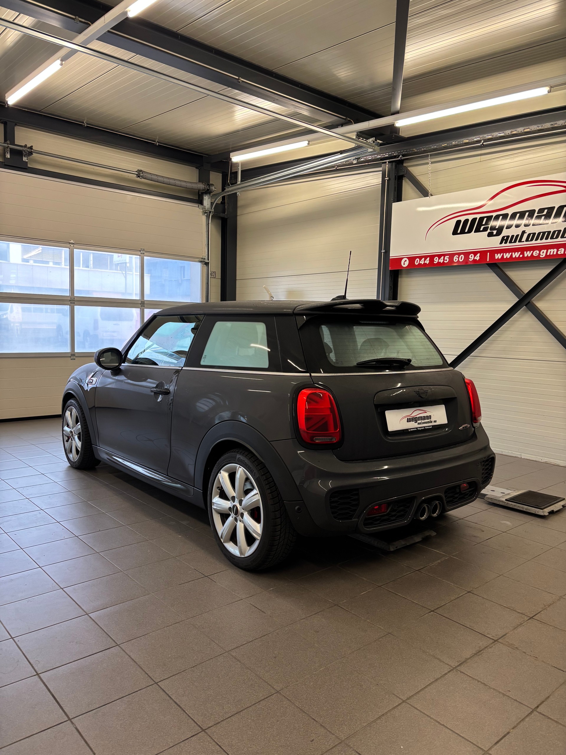 MINI Cooper John Cooper Works Steptronic-image-5