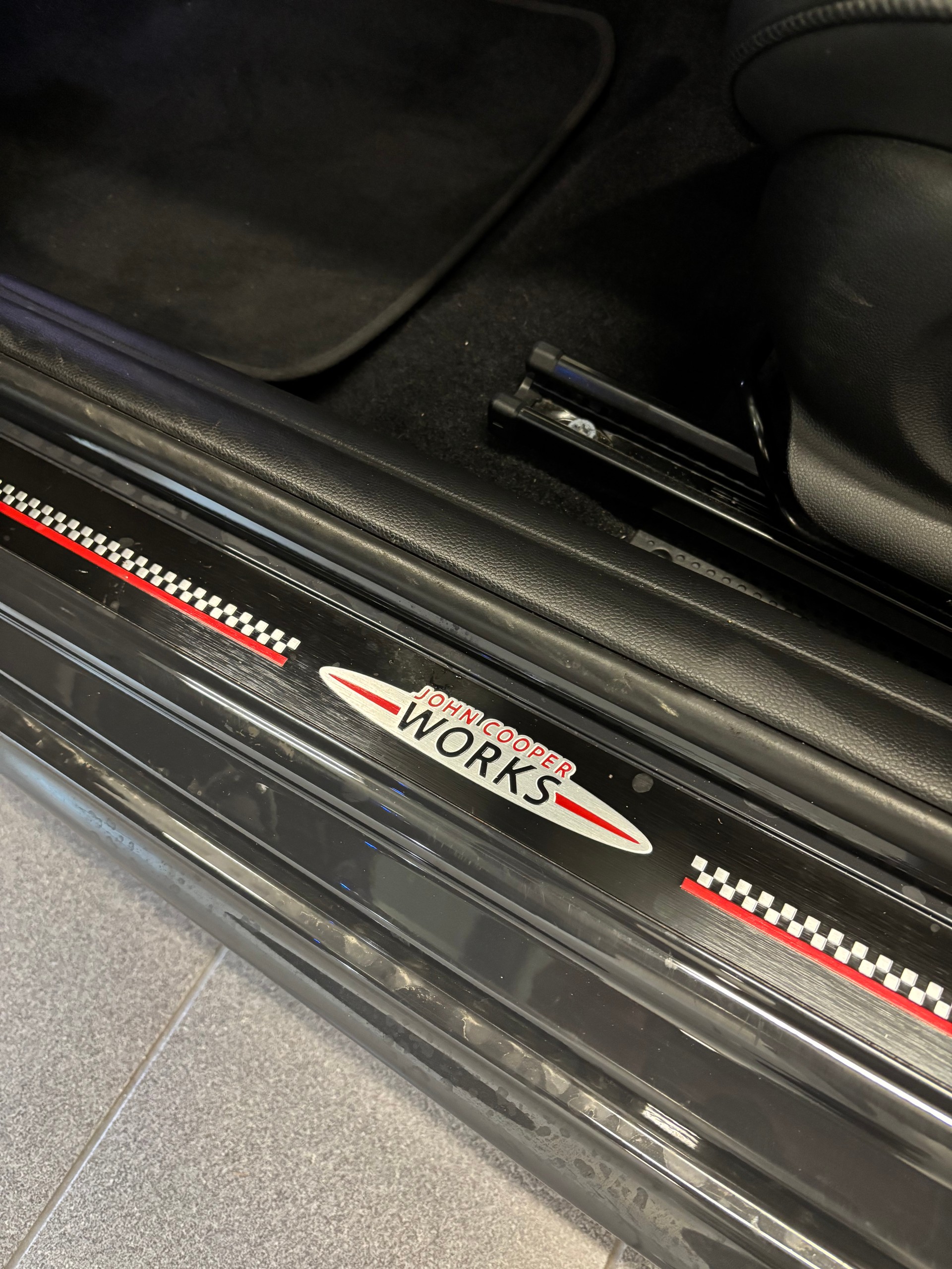 MINI Cooper John Cooper Works Steptronic-image-7