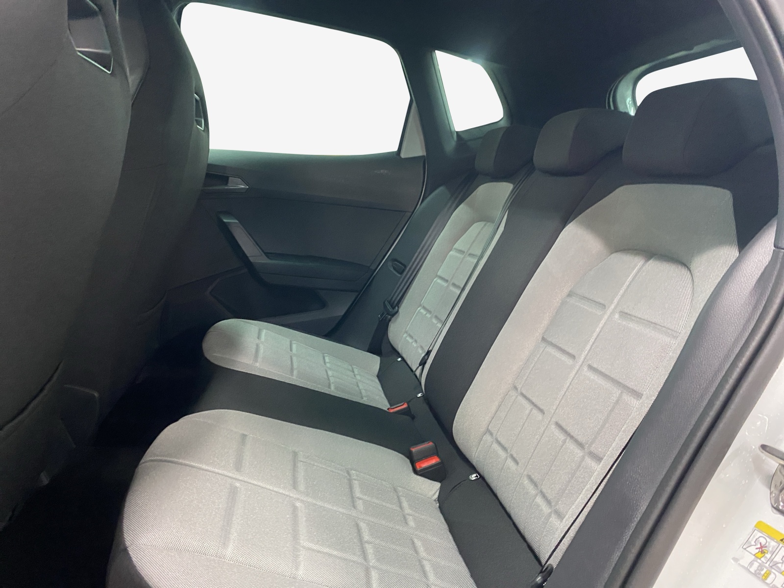 SEAT Arona 1.5 Eco TSI FR DSG-image-11