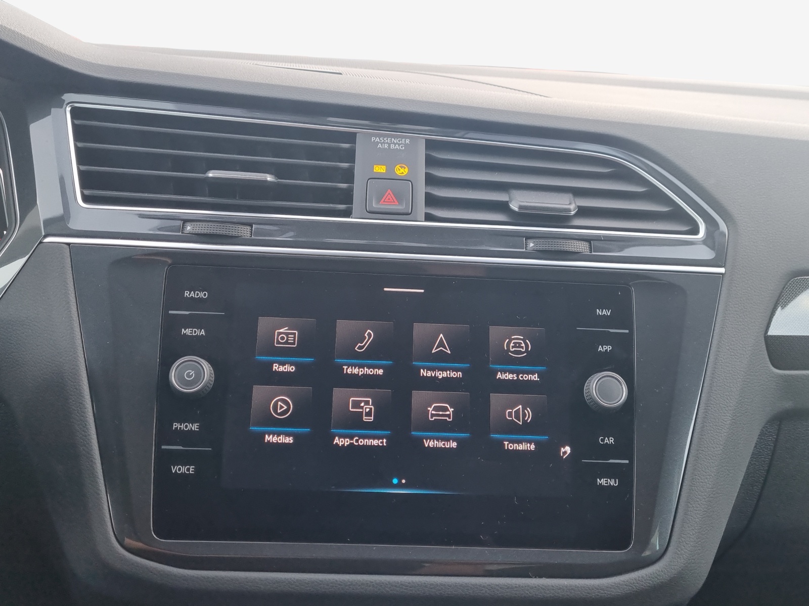 VW Tiguan 2.0 TDI SCR Elegance 4Motion DSG-image-14