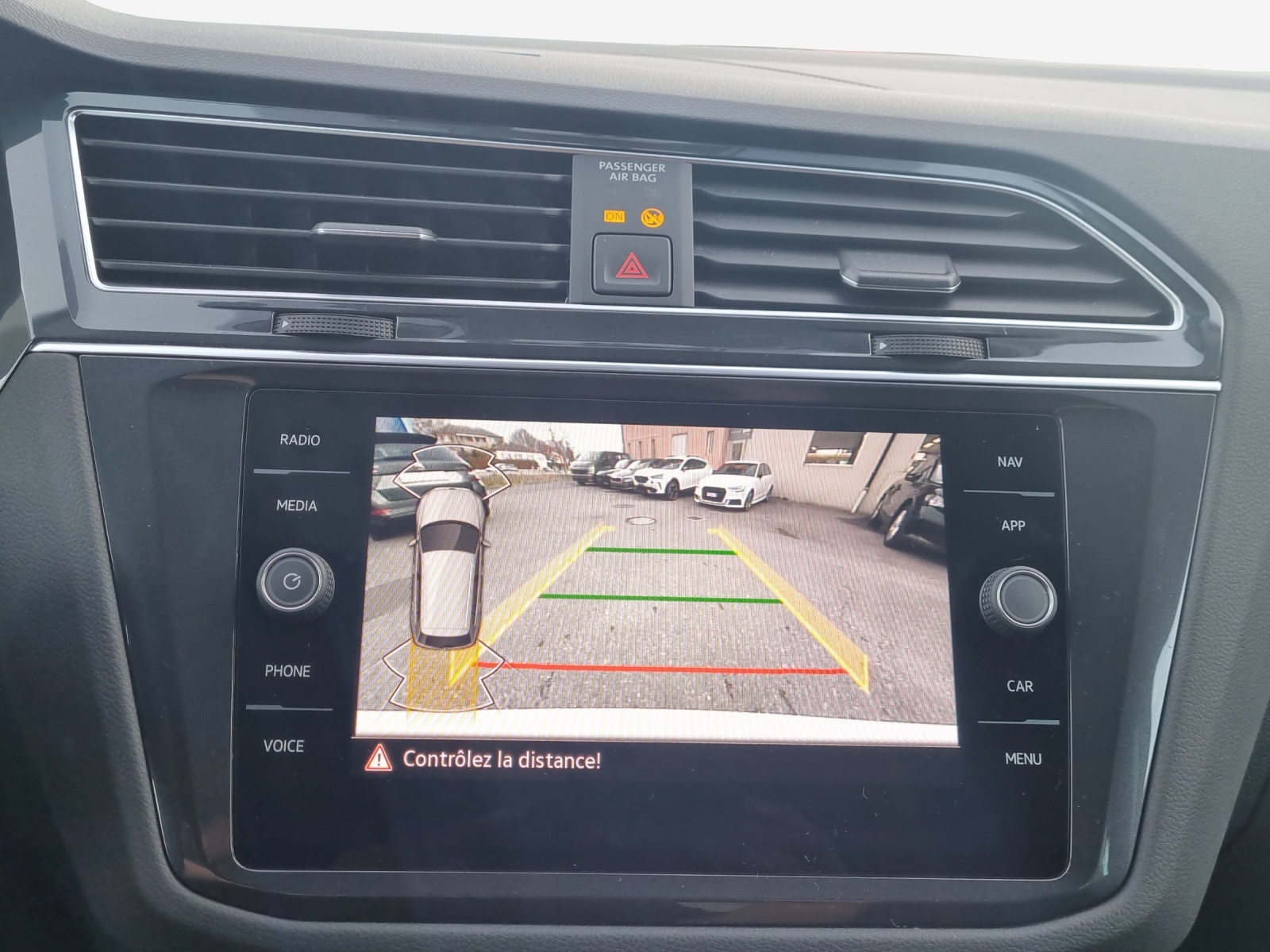 VW Tiguan 2.0 TDI SCR Elegance 4Motion DSG-image-13