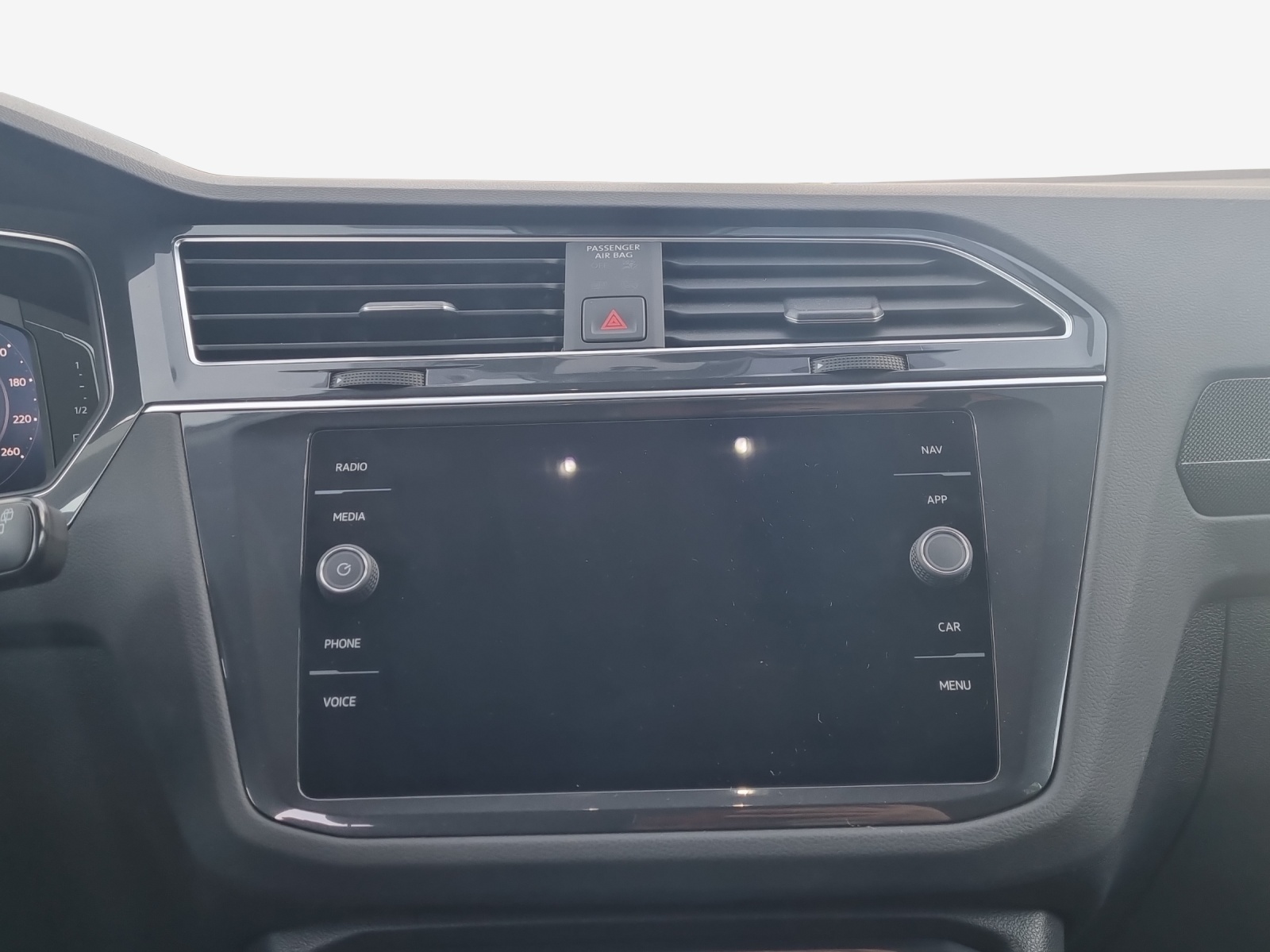 VW Tiguan 2.0 TDI SCR Elegance 4Motion DSG-image-10