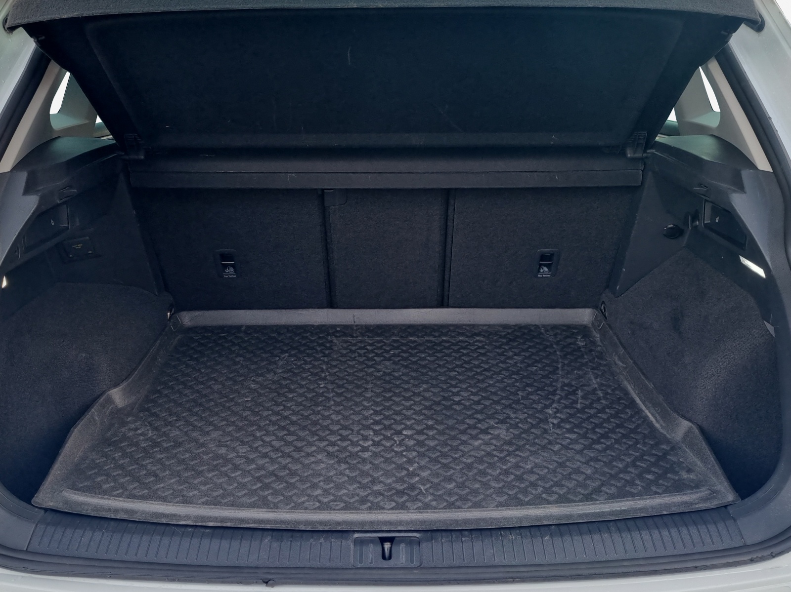 VW Tiguan 2.0 TDI SCR Elegance 4Motion DSG-image-12