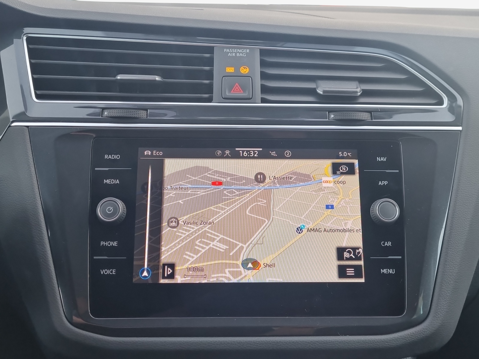 VW Tiguan 2.0 TDI SCR Elegance 4Motion DSG-image-15