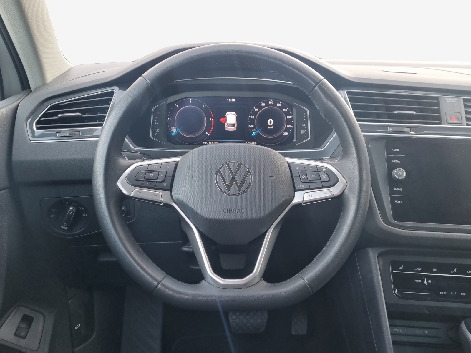 VW Tiguan 2.0 TDI SCR Elegance 4Motion DSG-image-9