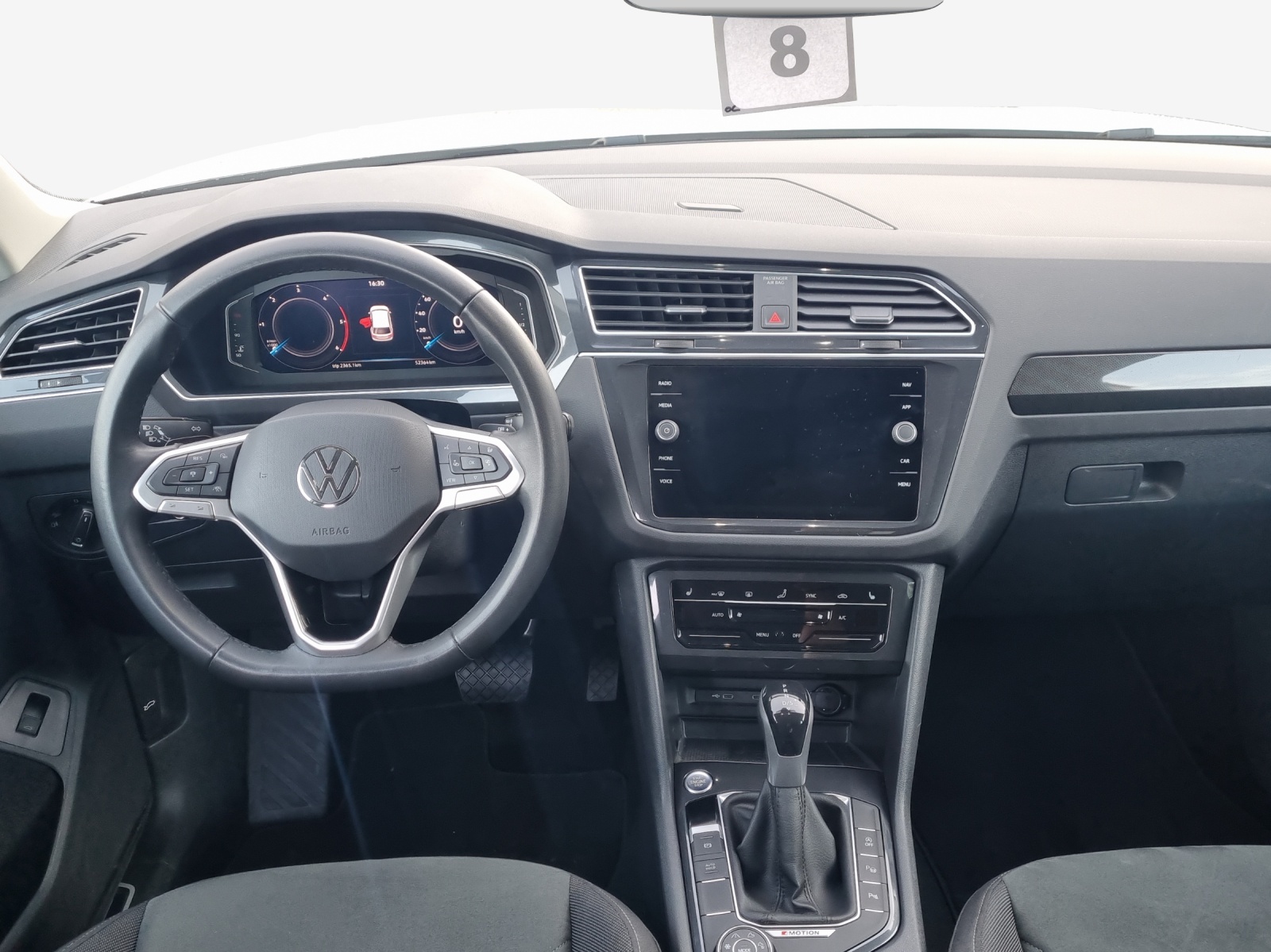 VW Tiguan 2.0 TDI SCR Elegance 4Motion DSG-image-8