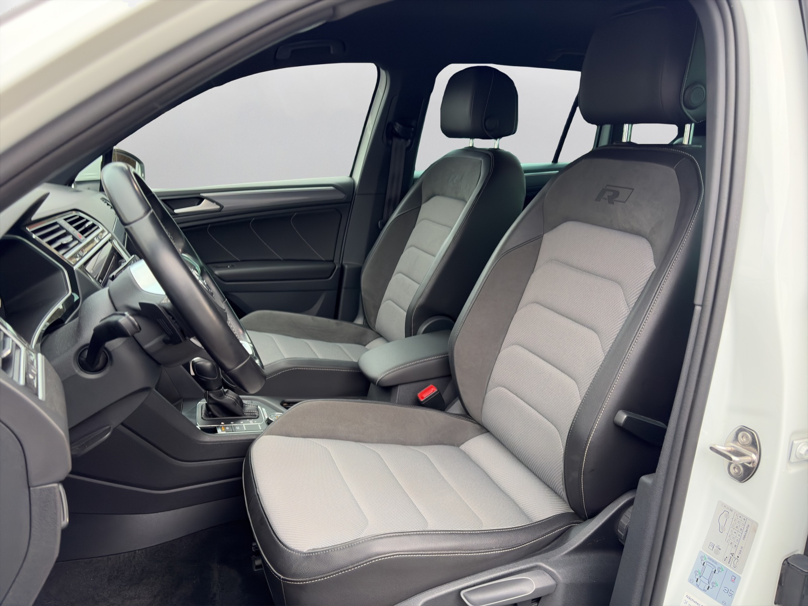 VW Tiguan 2.0 TDI SCR Highline 4Motion DSG-image-9