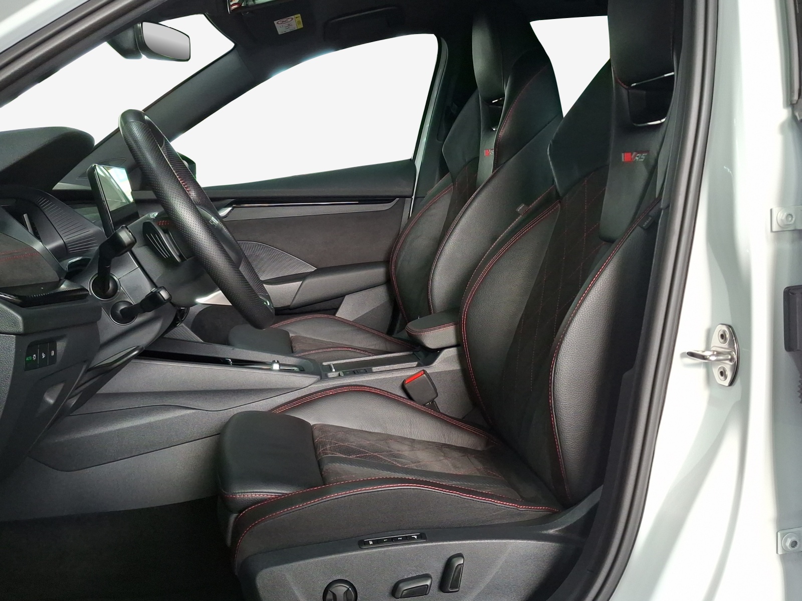 SKODA Octavia Combi 2.0 TSI DSG RS-image-7