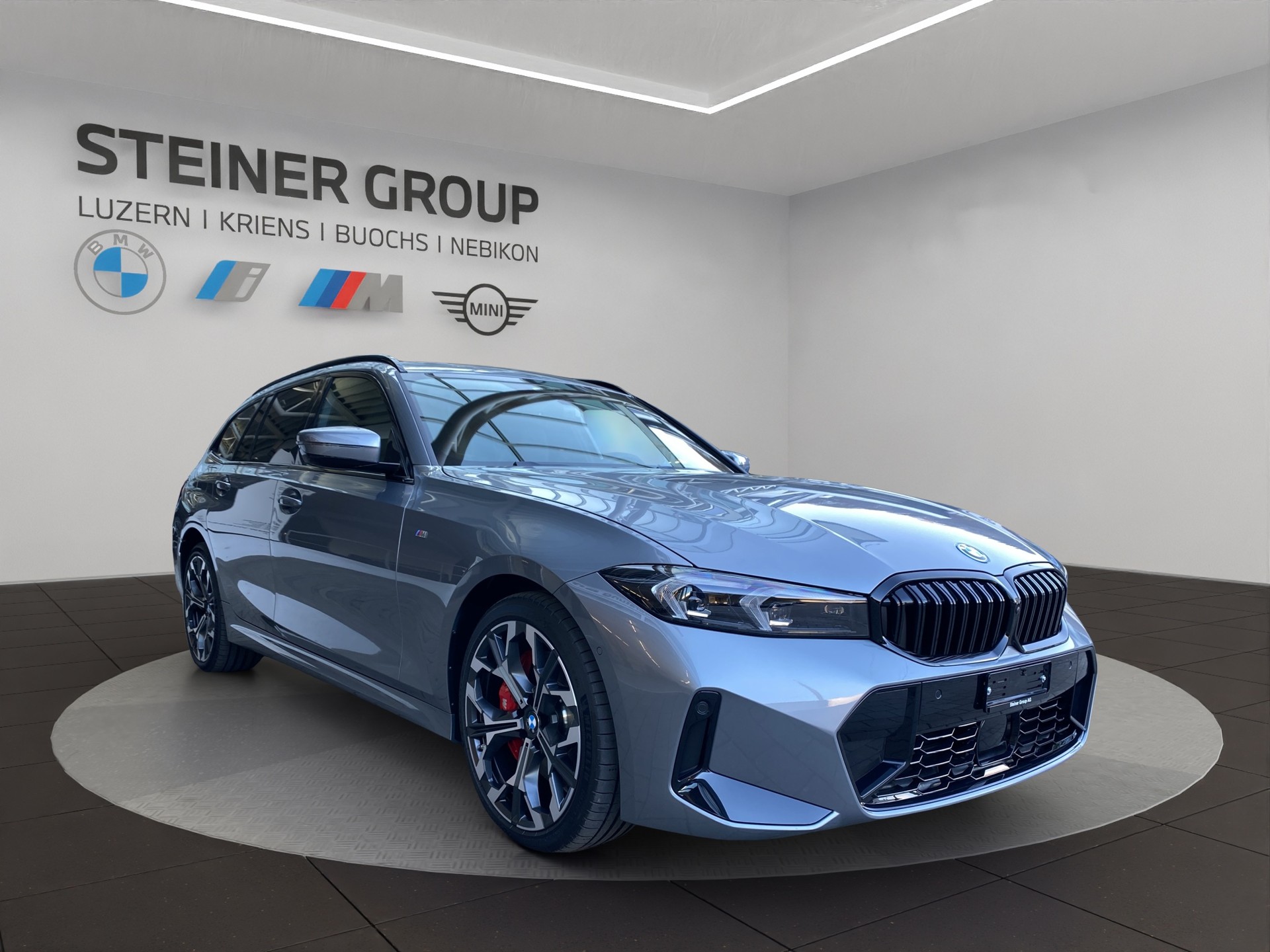 BMW 330e x DriveTouring Steptronic M Sport Pro-image-2