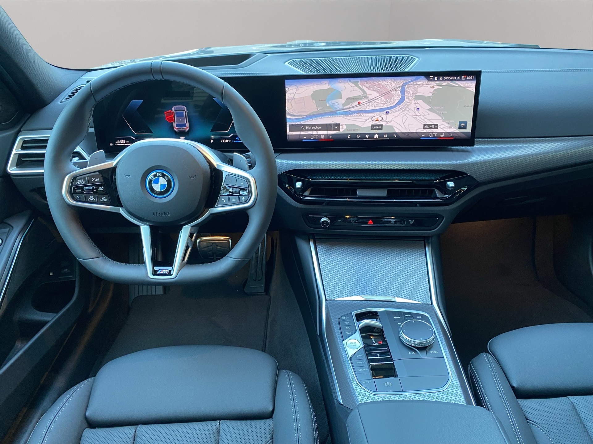 BMW 330e x DriveTouring Steptronic M Sport Pro-image-14