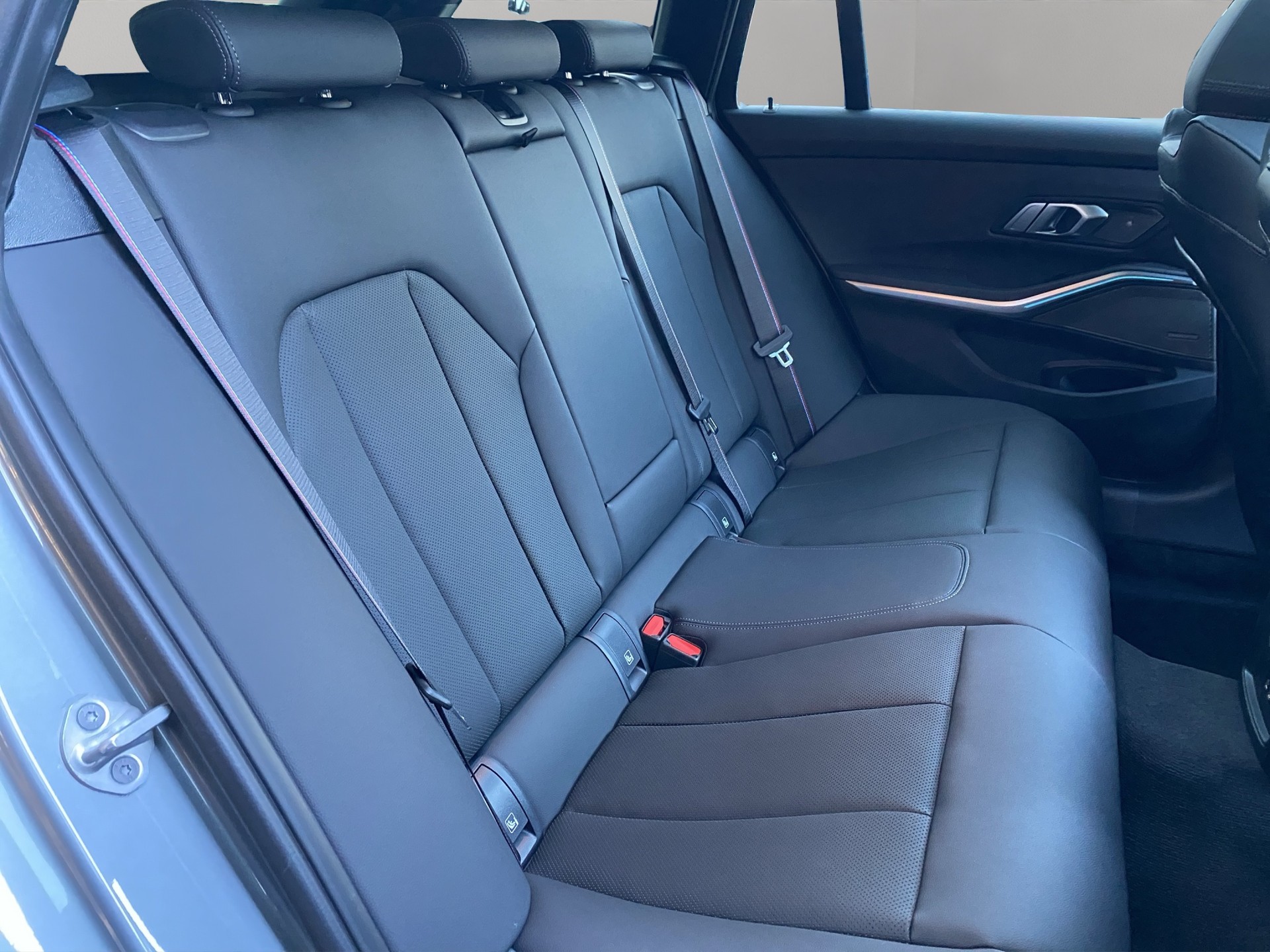 BMW 330e x DriveTouring Steptronic M Sport Pro-image-20