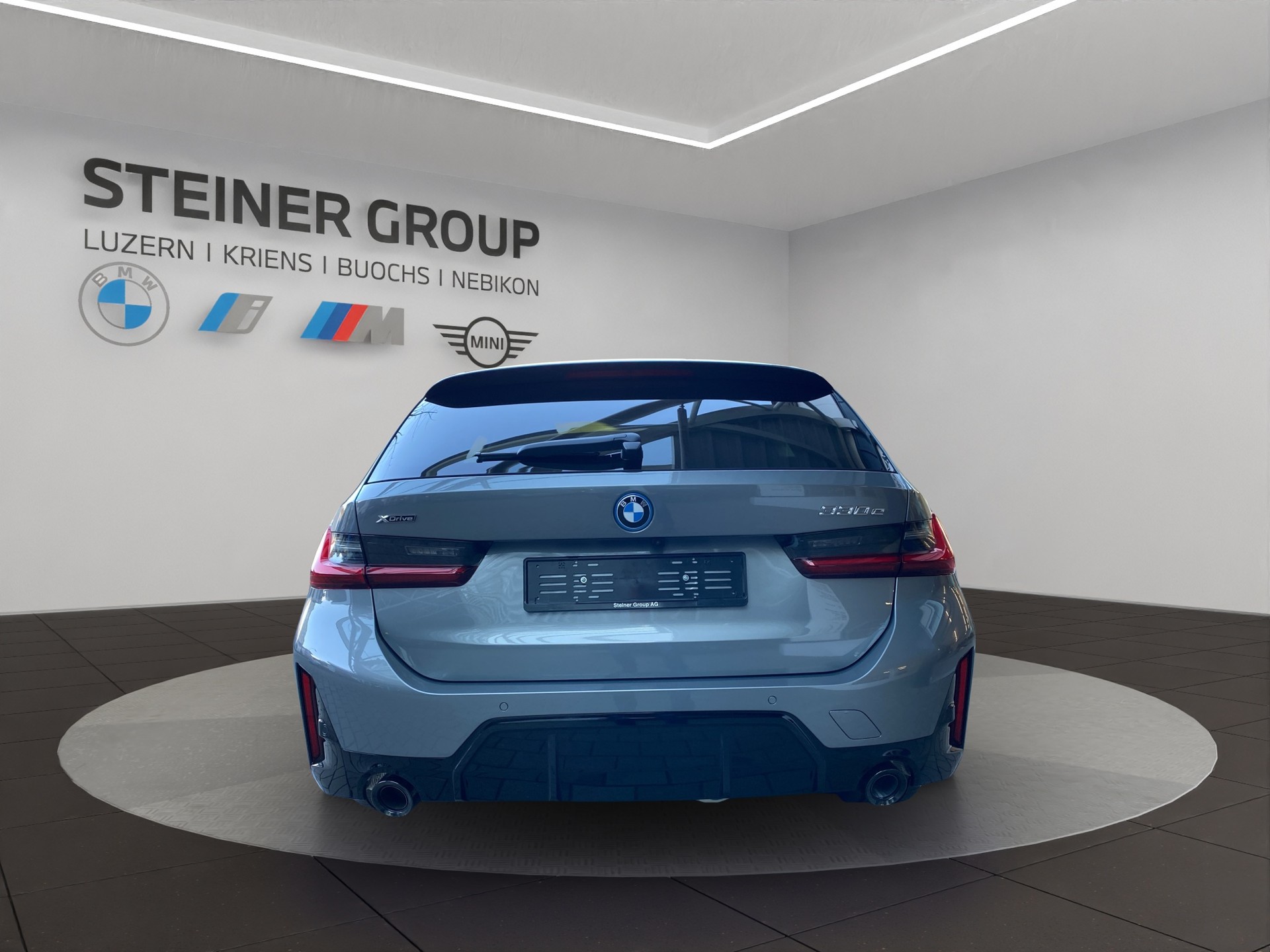 BMW 330e x DriveTouring Steptronic M Sport Pro-image-5