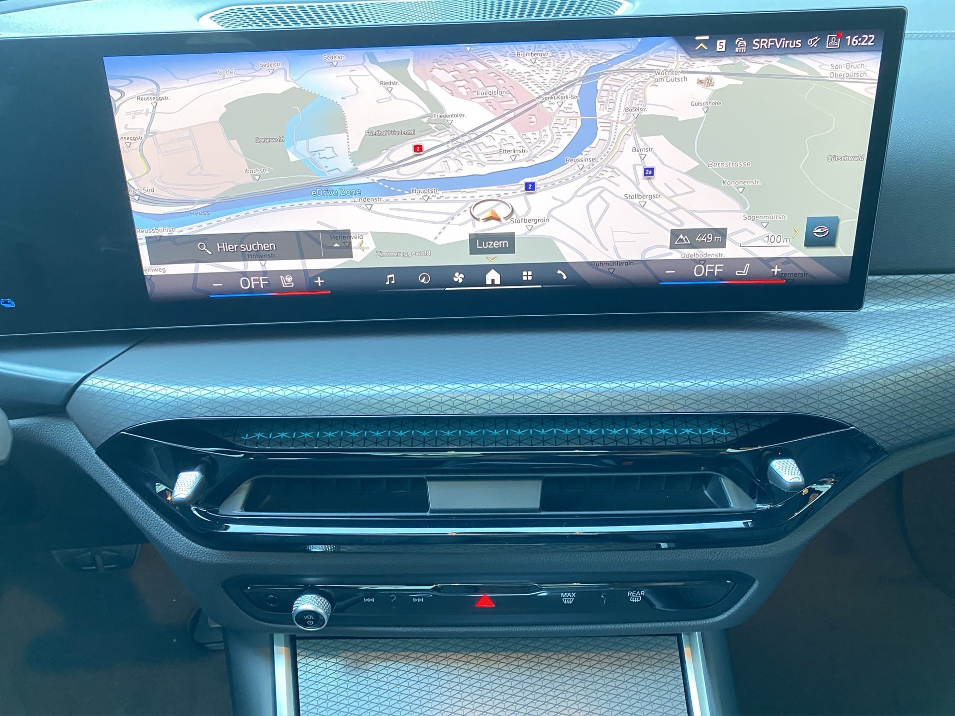 BMW 330e x DriveTouring Steptronic M Sport Pro-image-16