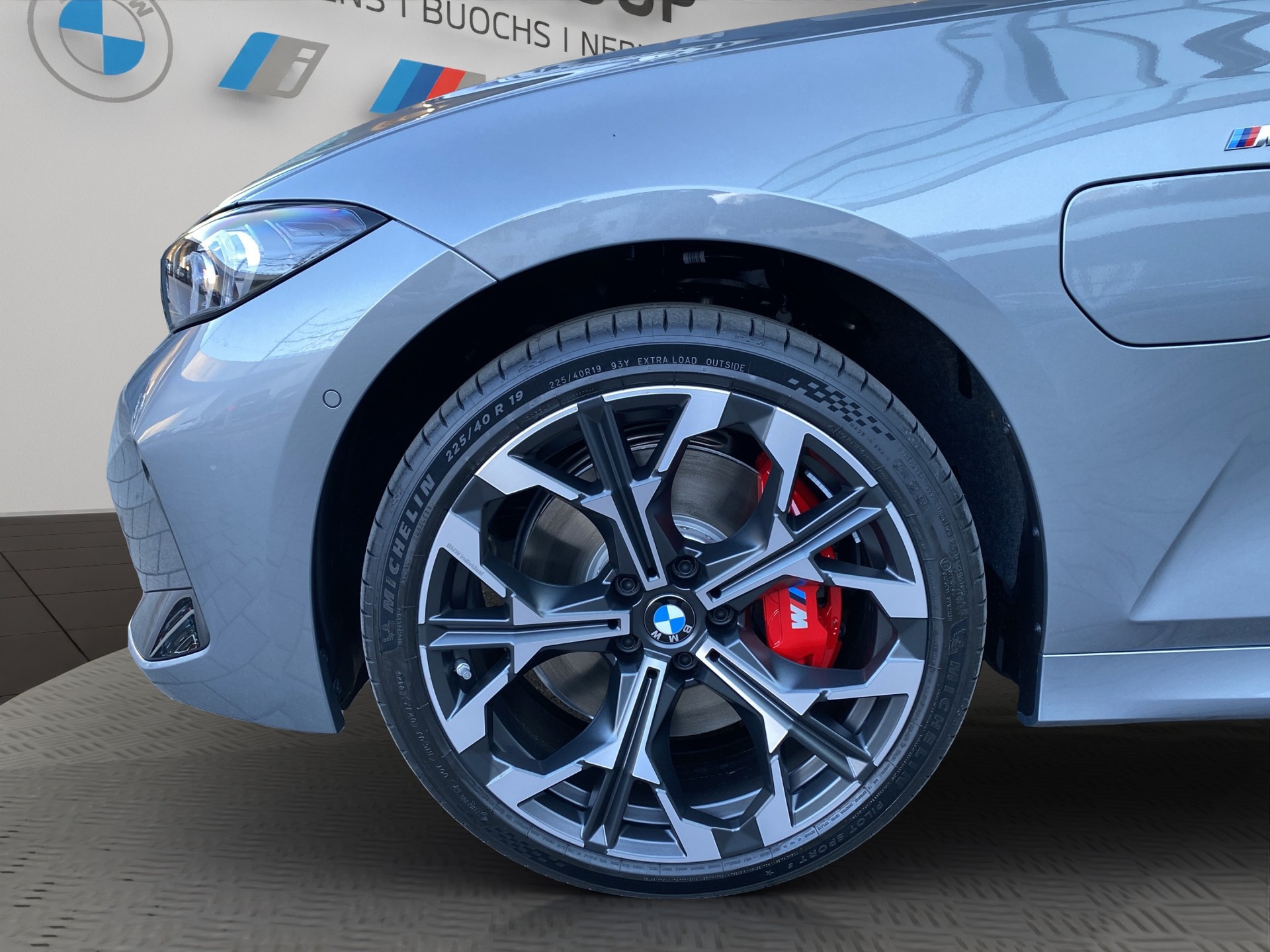BMW 330e x DriveTouring Steptronic M Sport Pro-image-8