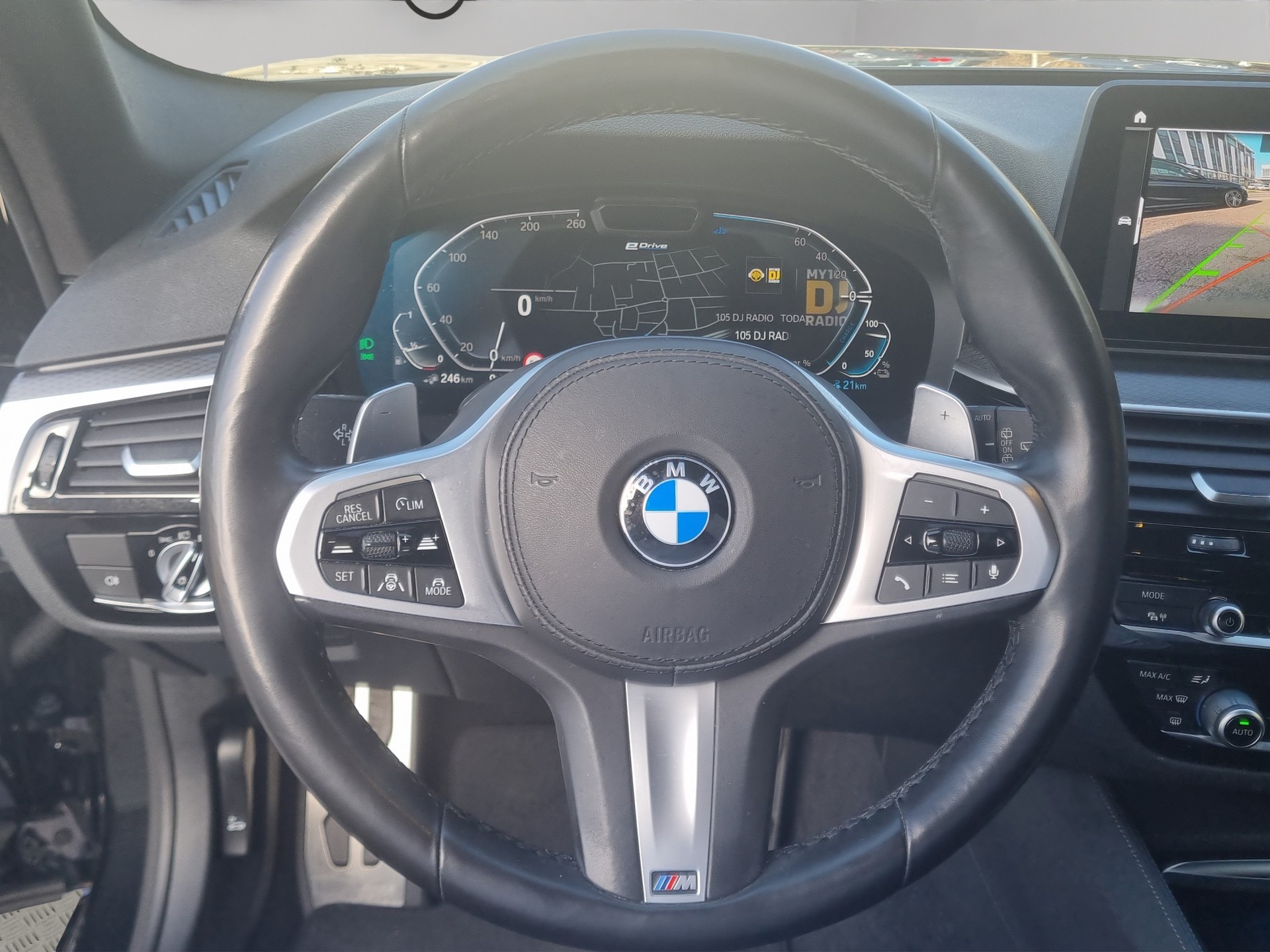 BMW 530e xDrive Touring M Sport Steptronic-image-14