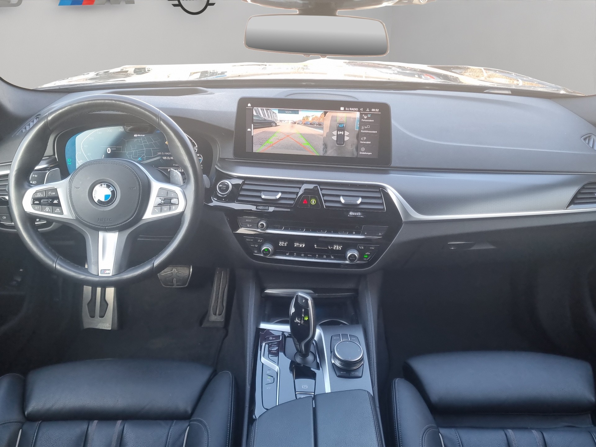 BMW 530e xDrive Touring M Sport Steptronic-image-16