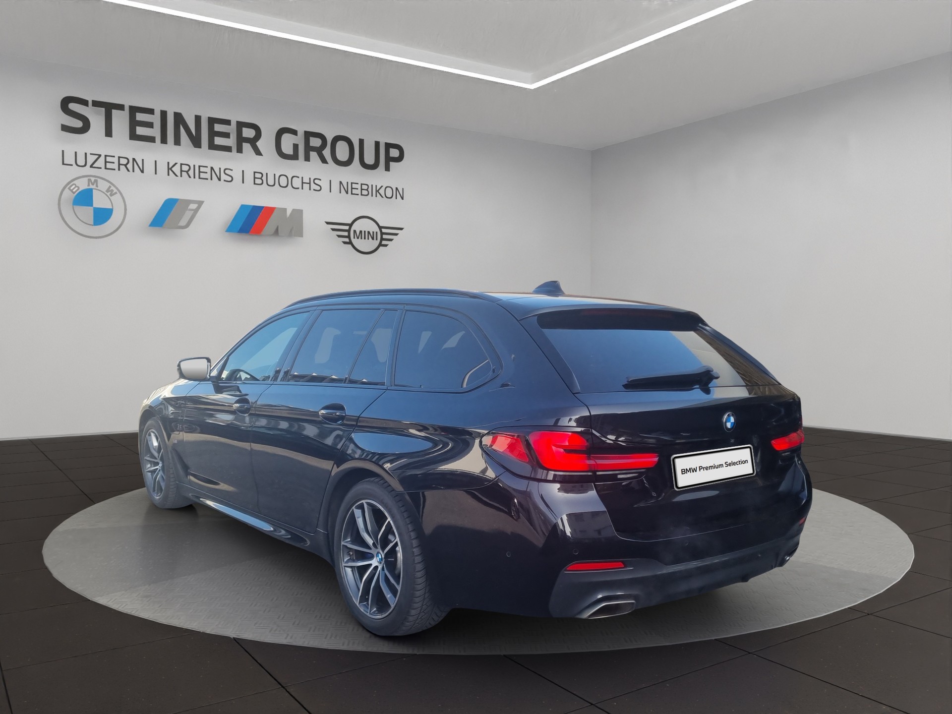 BMW 530e xDrive Touring M Sport Steptronic-image-6