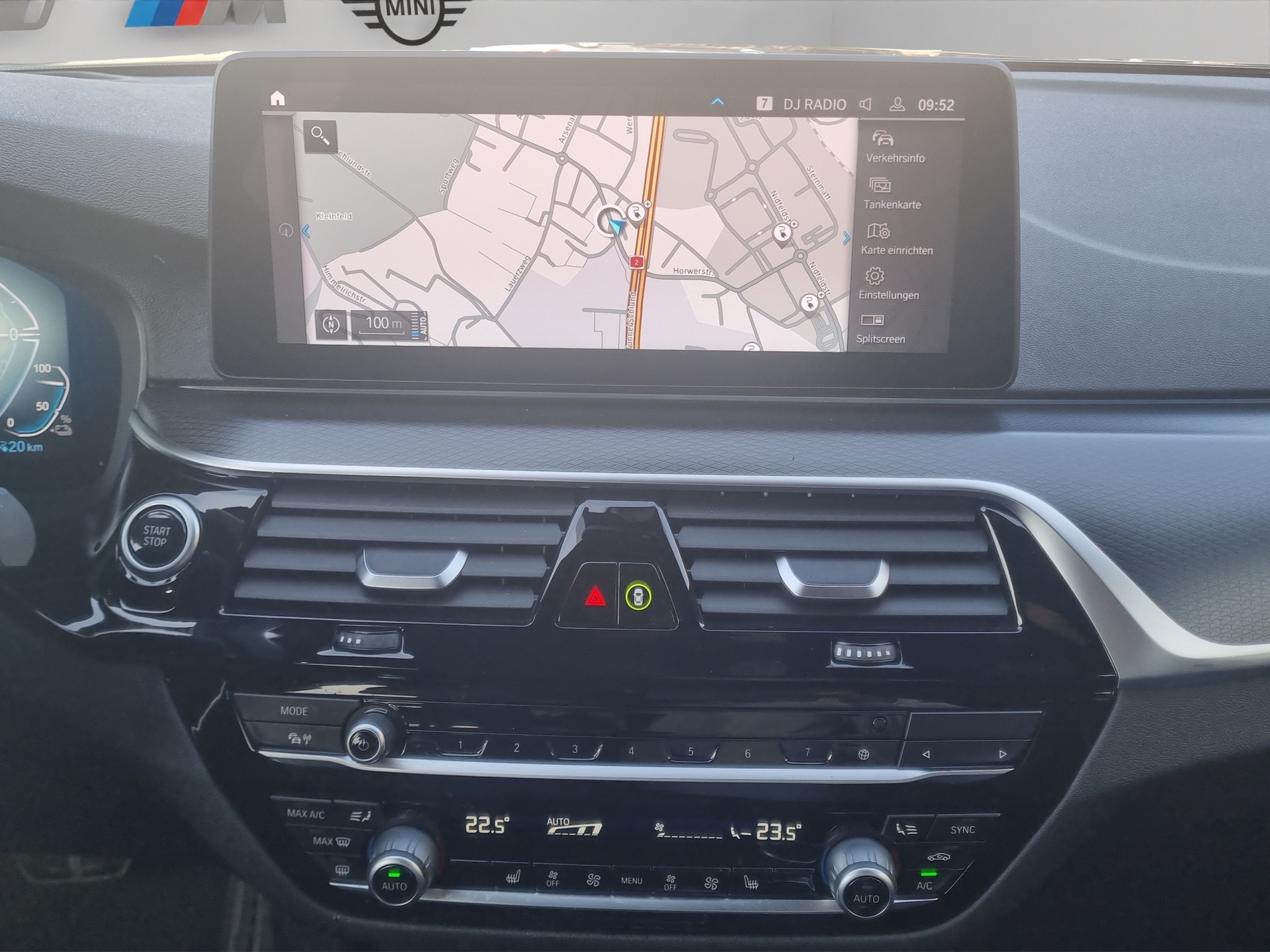 BMW 530e xDrive Touring M Sport Steptronic-image-18