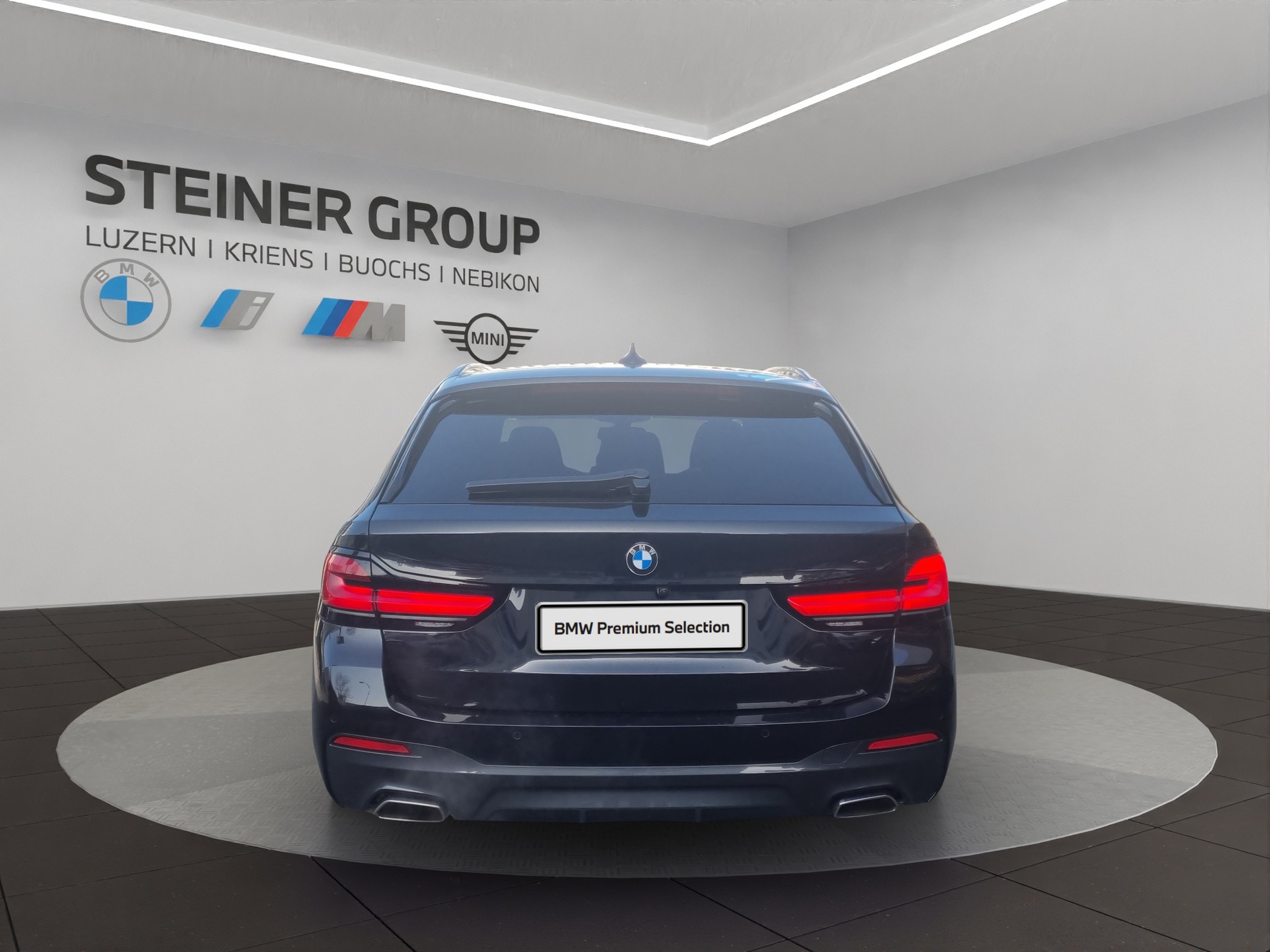 BMW 530e xDrive Touring M Sport Steptronic-image-5