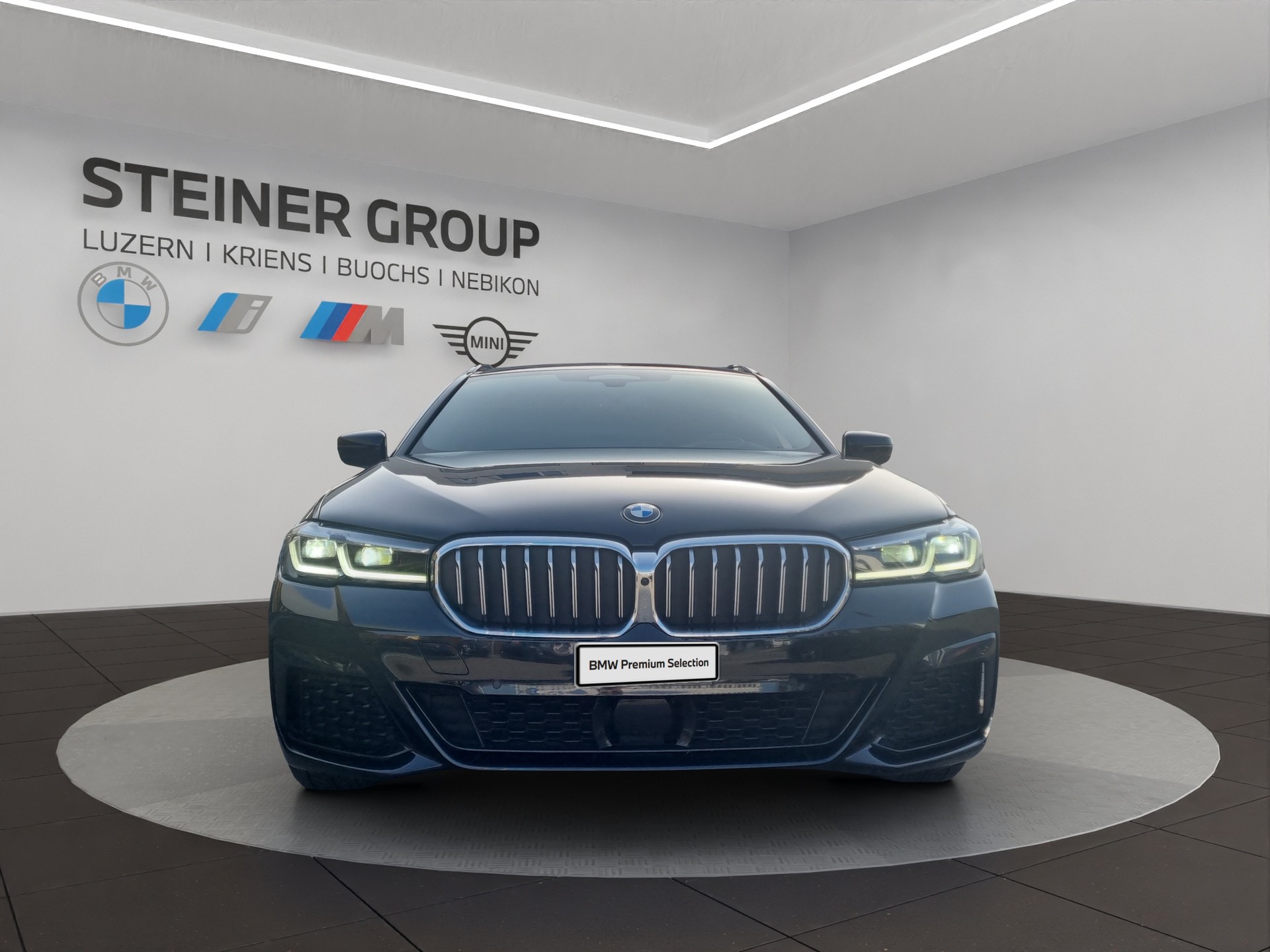BMW 530e xDrive Touring M Sport Steptronic-image-1
