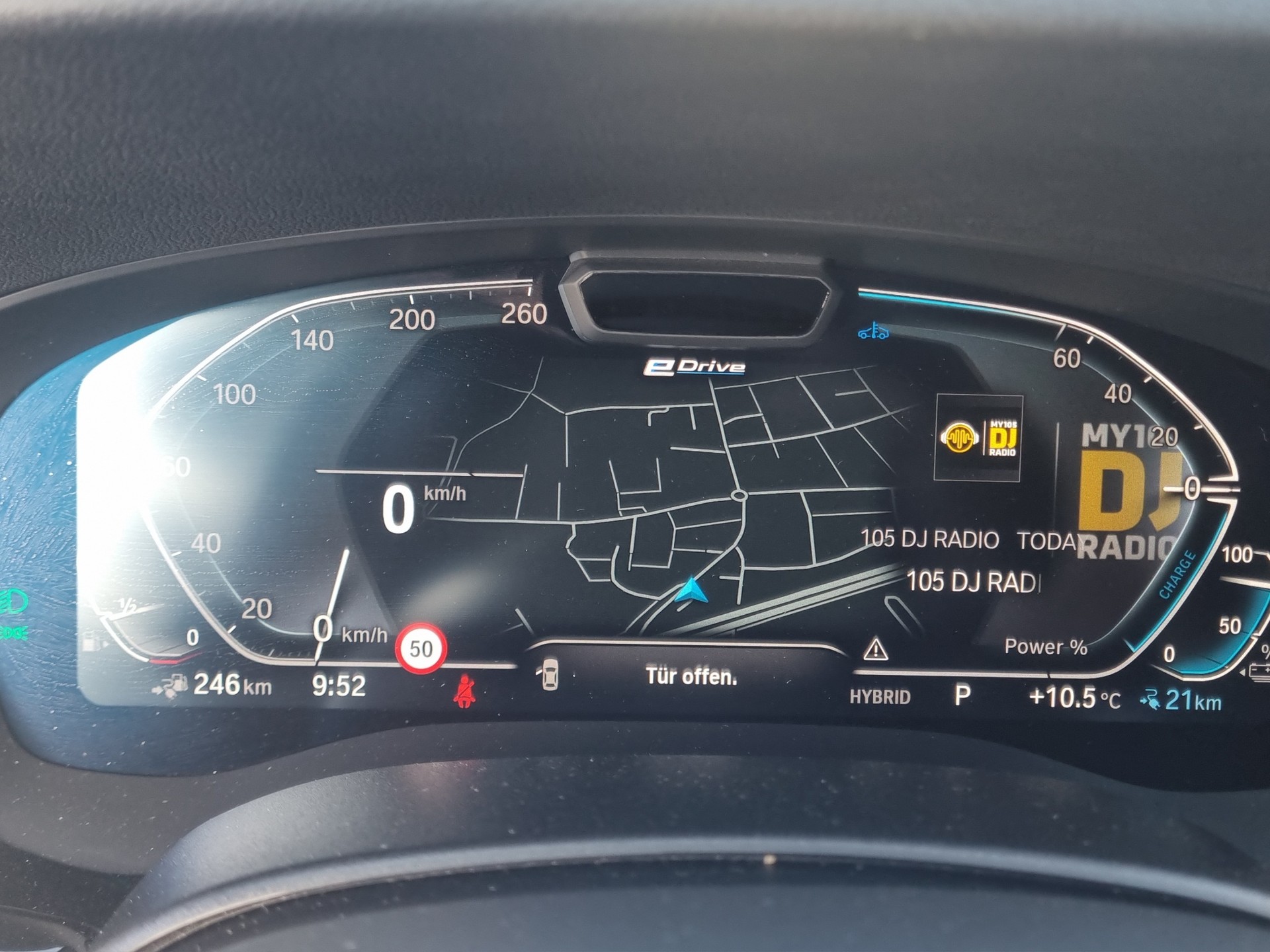 BMW 530e xDrive Touring M Sport Steptronic-image-15