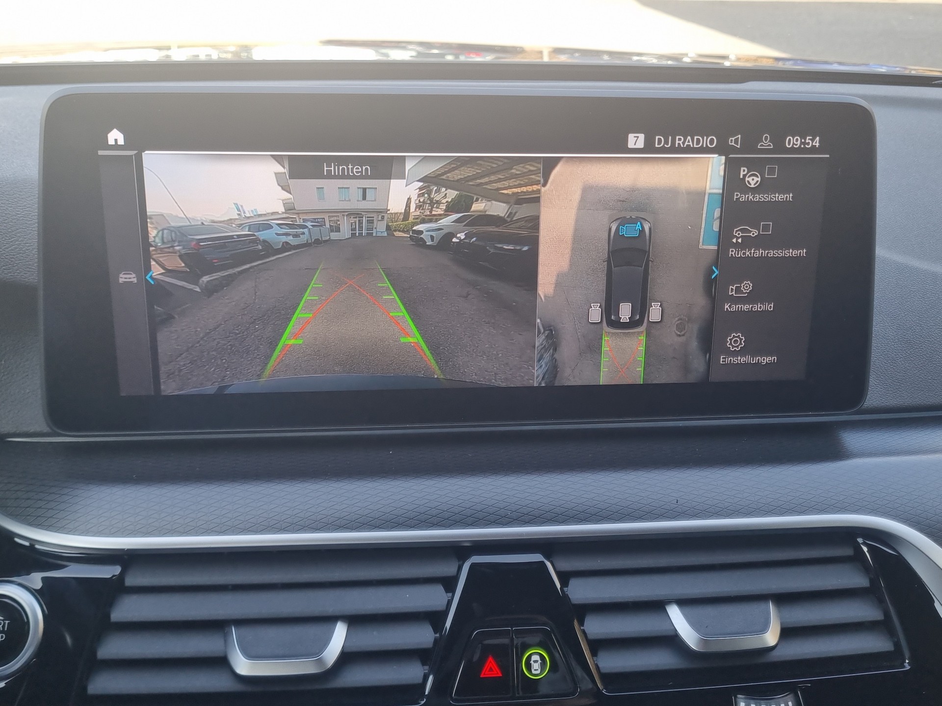 BMW 530e xDrive Touring M Sport Steptronic-image-25