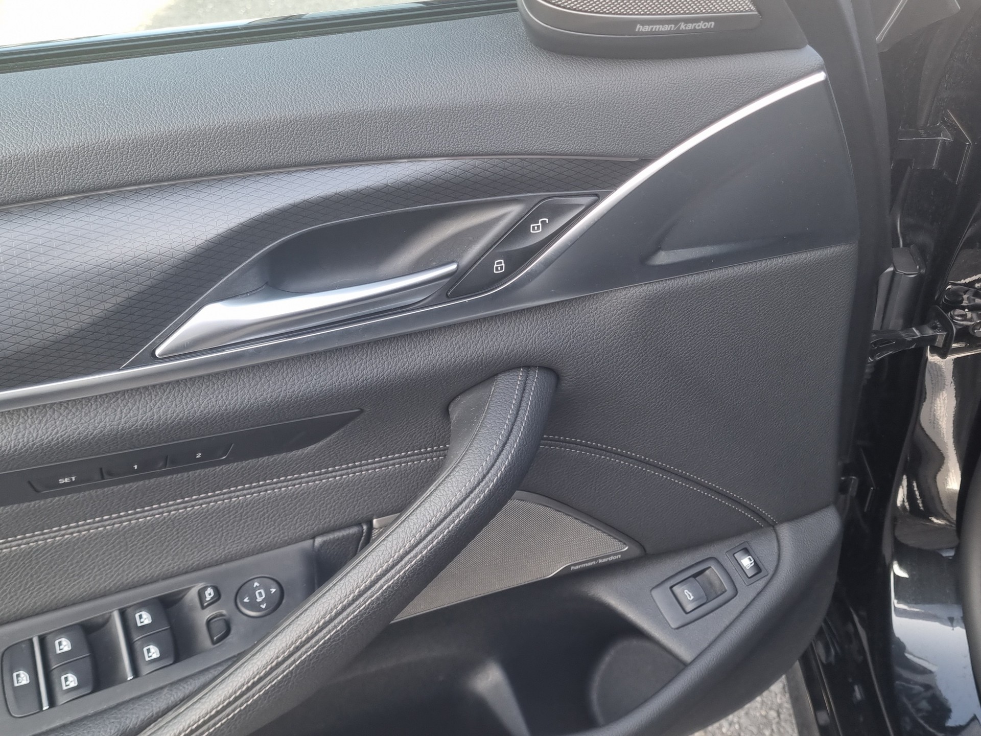 BMW 530e xDrive Touring M Sport Steptronic-image-12