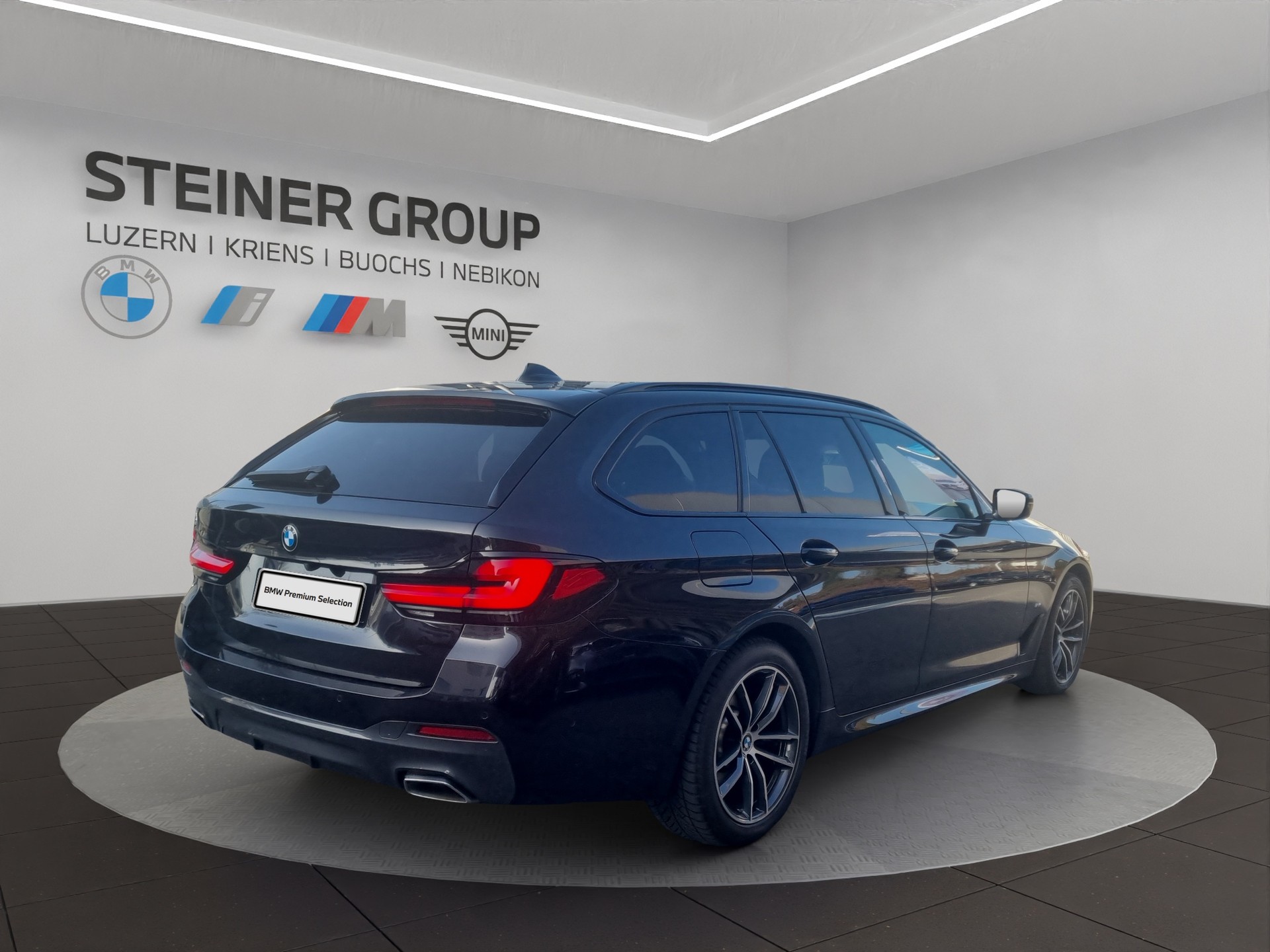 BMW 530e xDrive Touring M Sport Steptronic-image-4