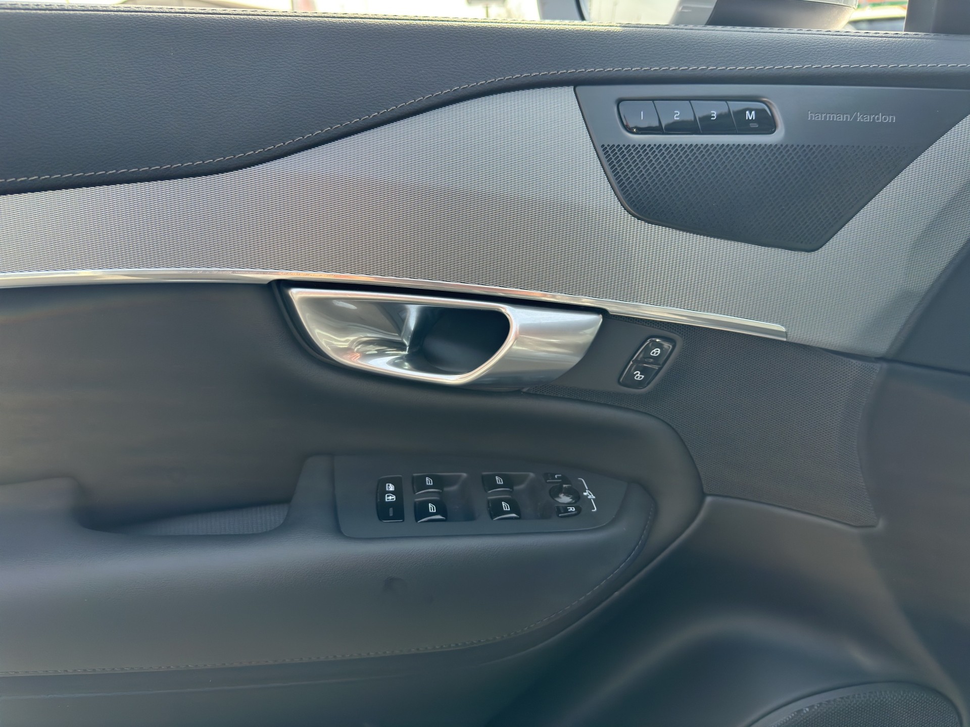 VOLVO XC90 B5 Diesel Mild Hybrid AWD Plus Bright Geartronic 7Pl.-image-8