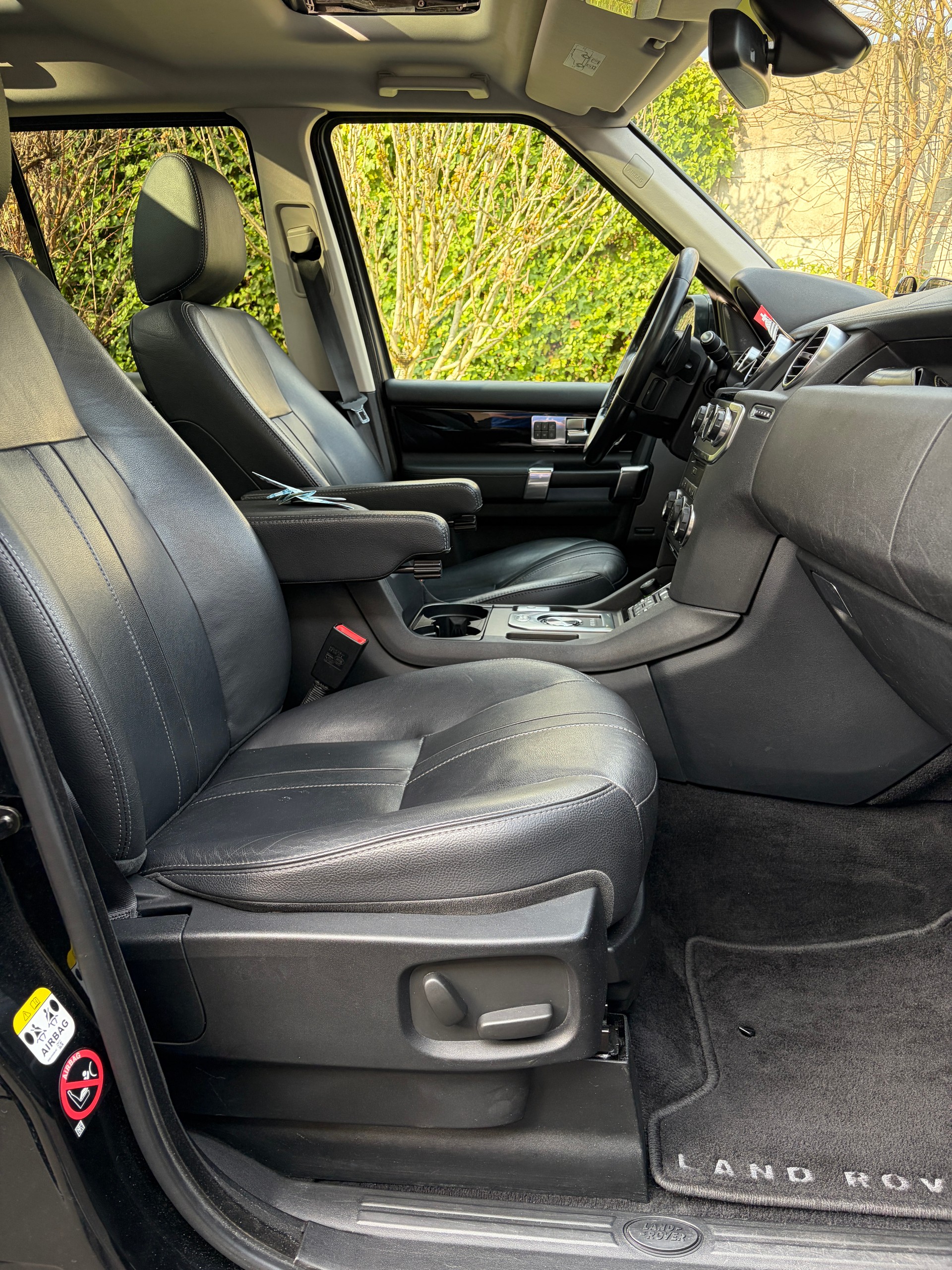 LAND ROVER Discovery 3.0 SDV6 HSE Automatic-image-5