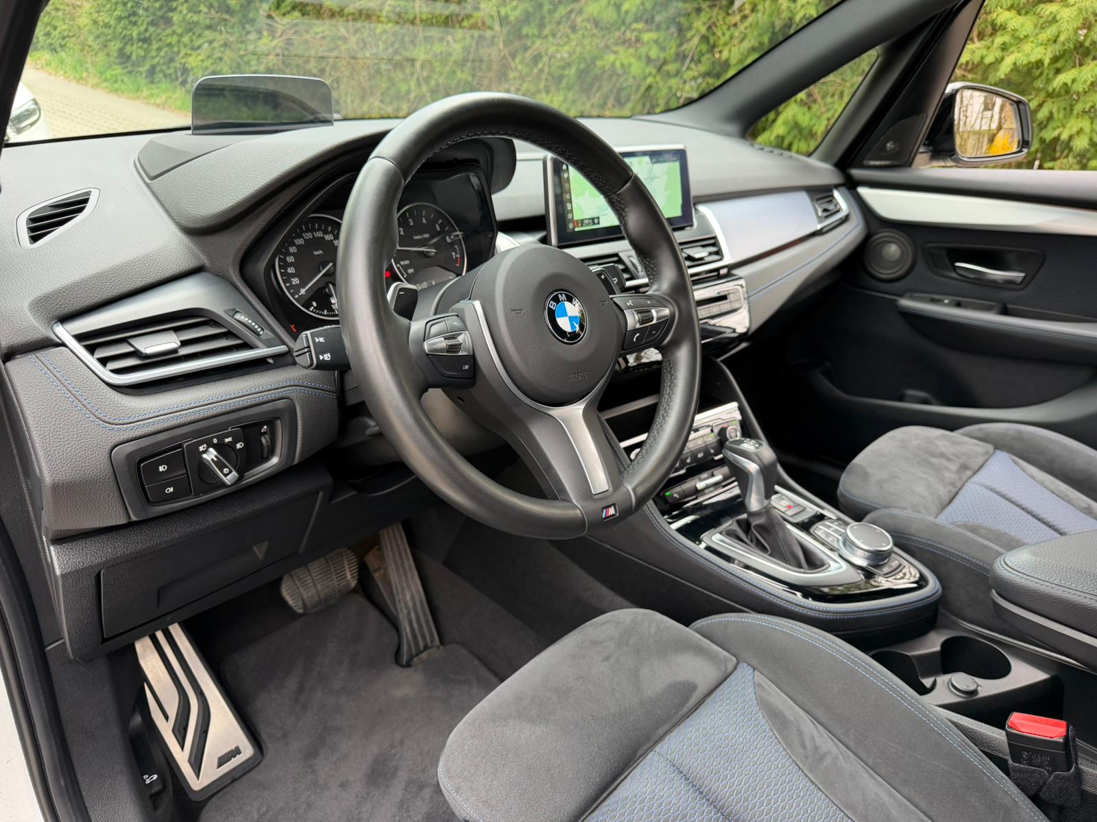 BMW 220i Active Tourer M Sport Steptronic-image-12