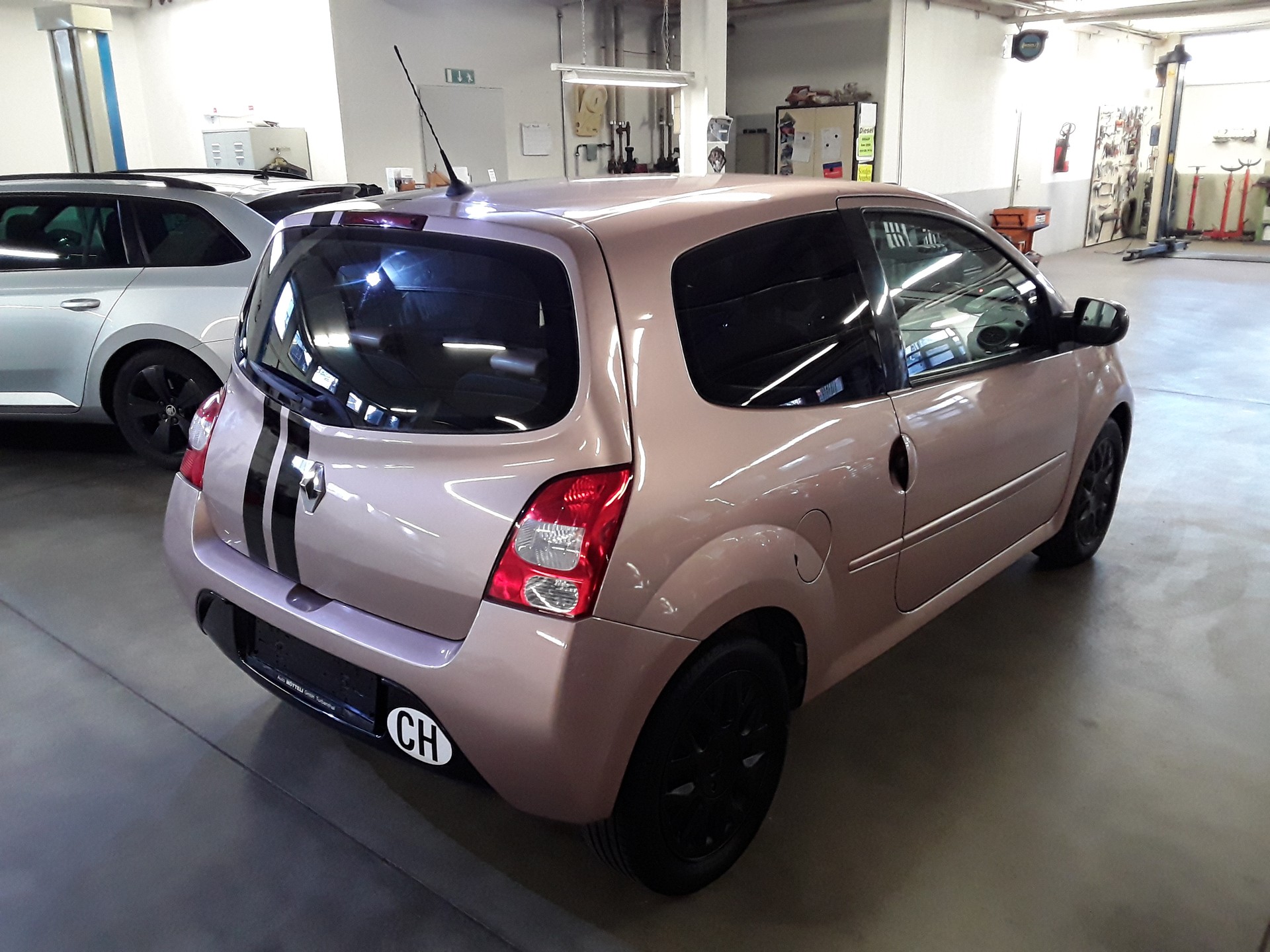 RENAULT Twingo 1.2 16V Miss Sixty-image-2