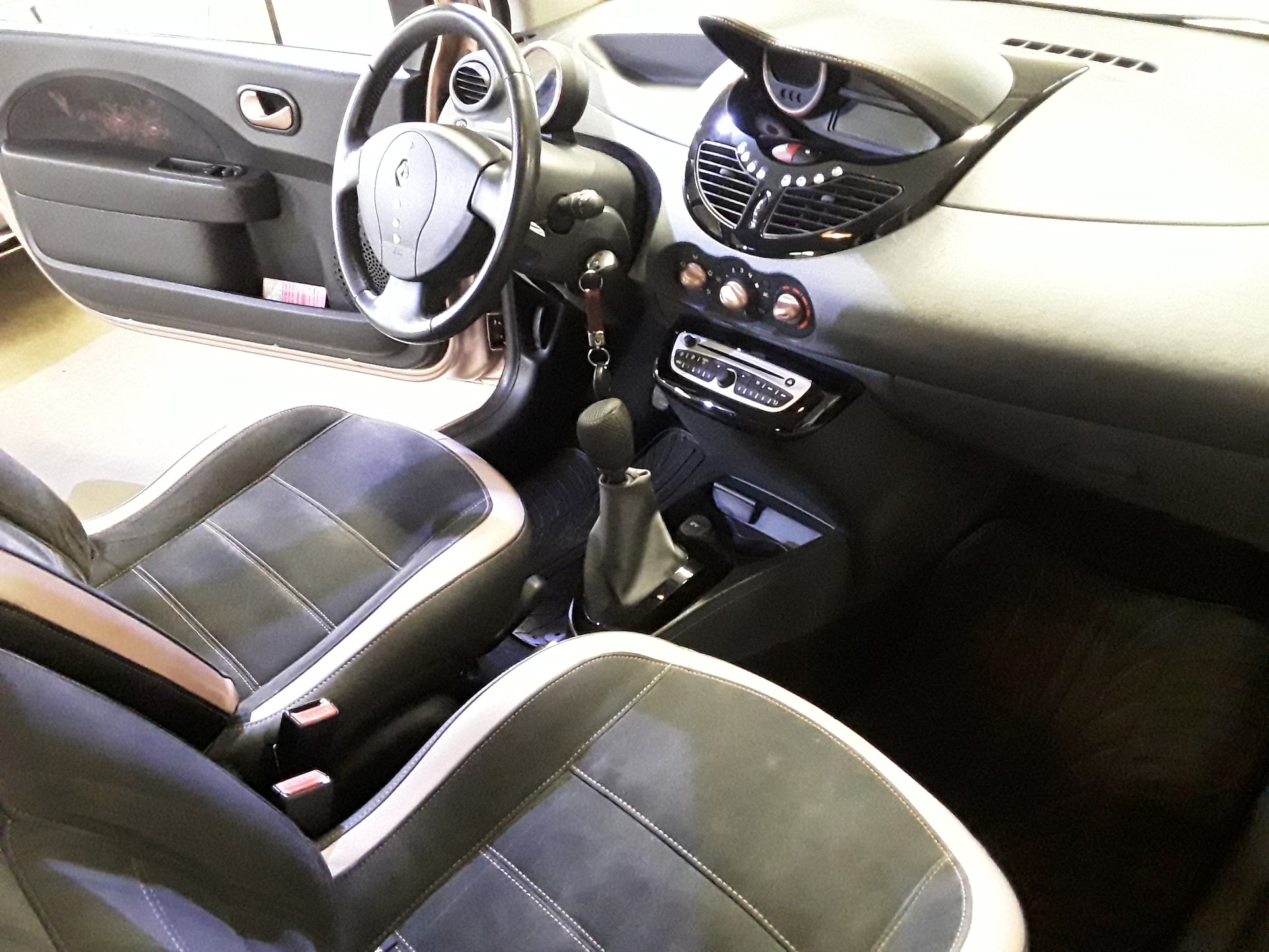RENAULT Twingo 1.2 16V Miss Sixty-image-9