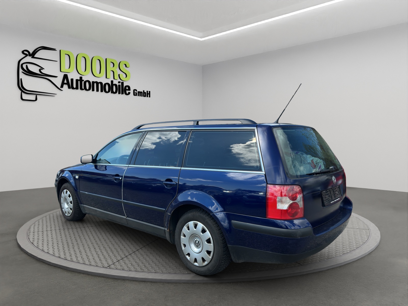 VW Passat Variant 2.0 Trendline-image-5