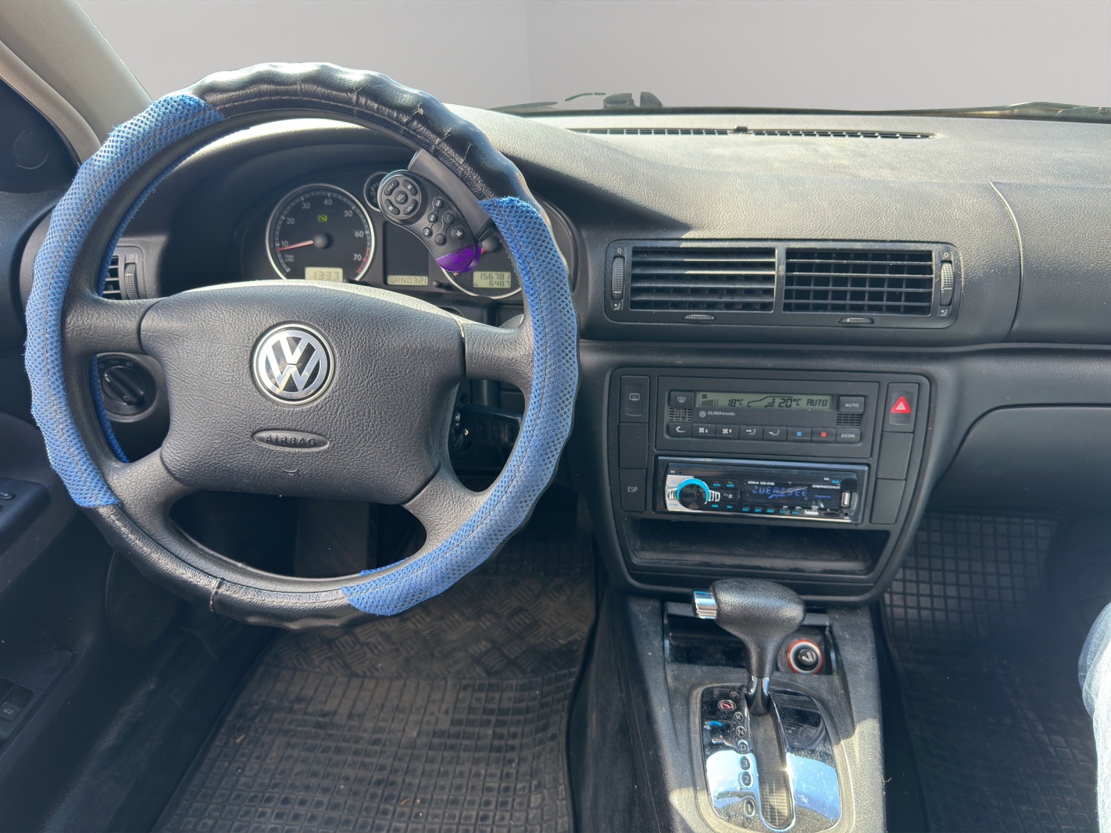 VW Passat Variant 2.0 Trendline-image-11