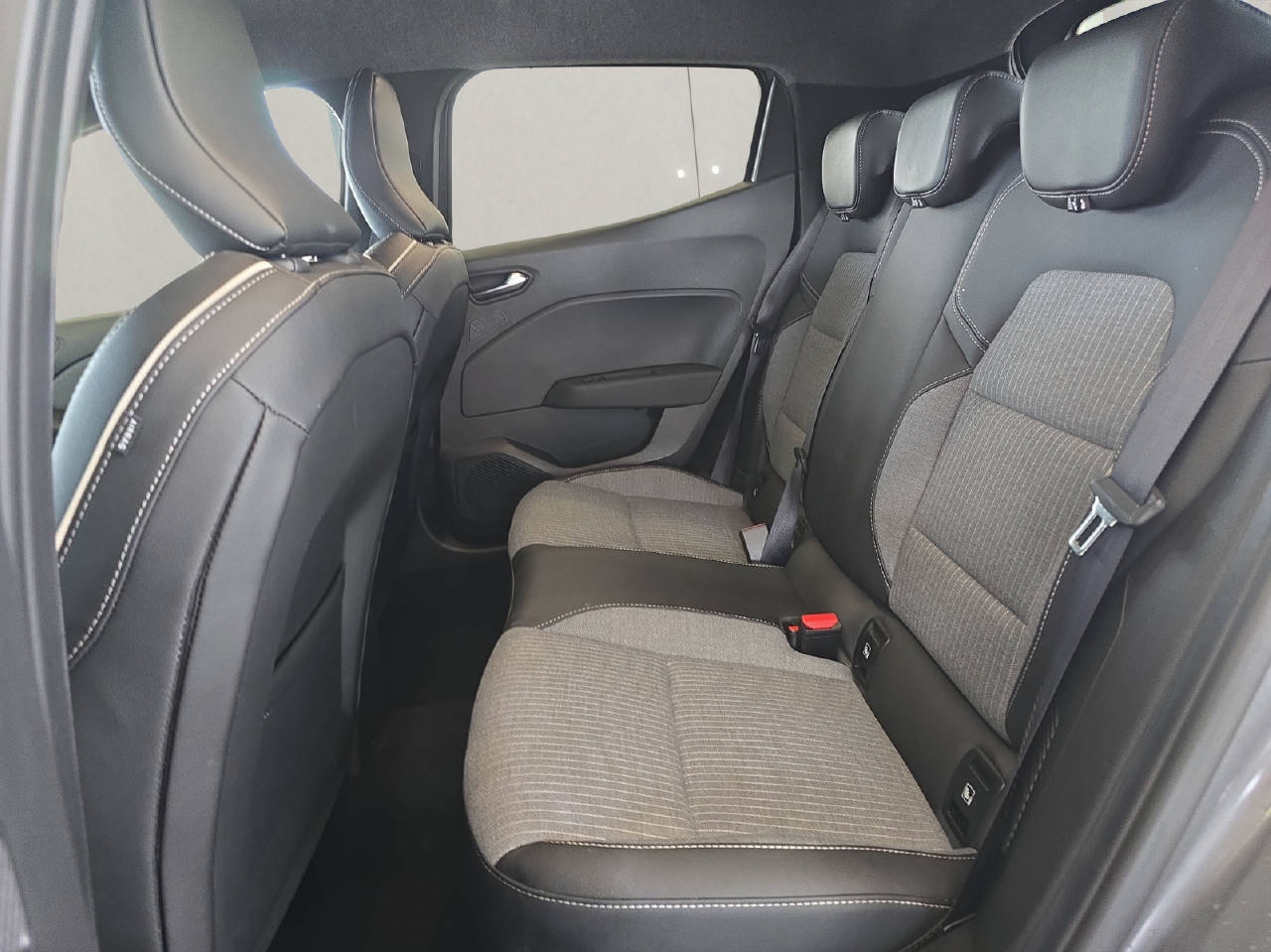 RENAULT Clio 1.6 E-Tech techno-image-9