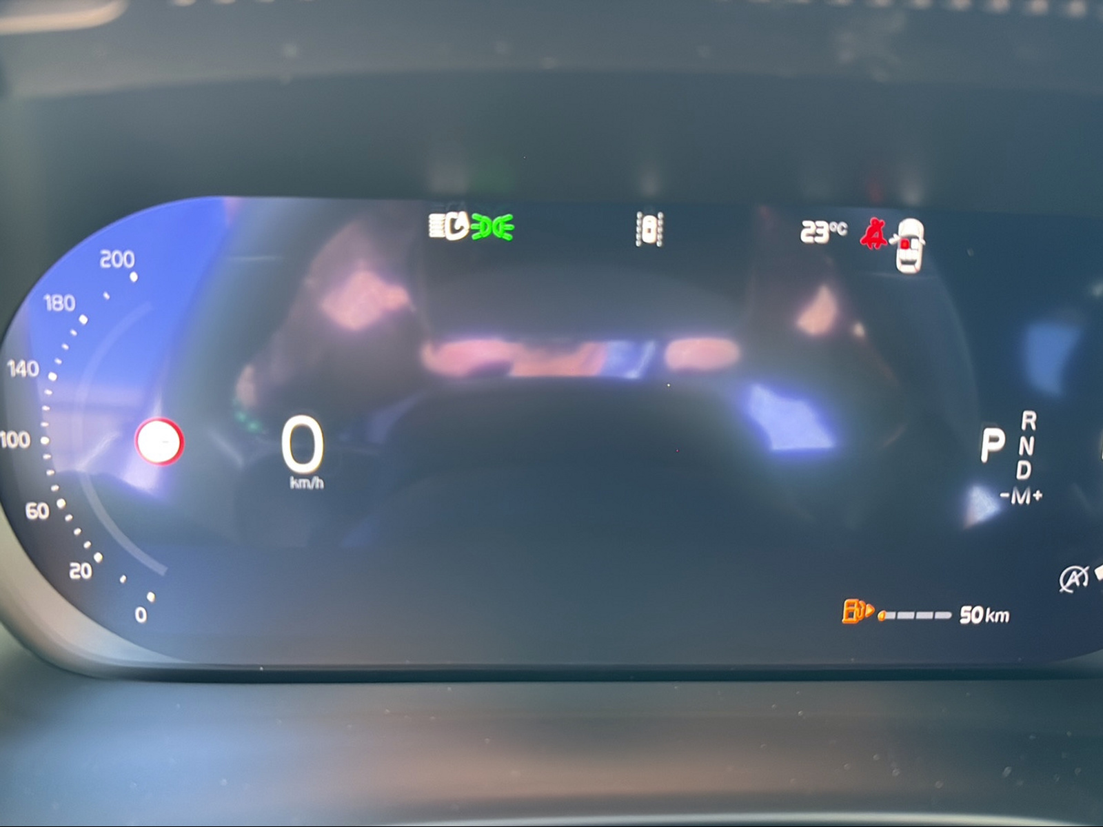 VOLVO XC40 B3 Benzin Mild Hybrid Plus Dark DCT-image-4