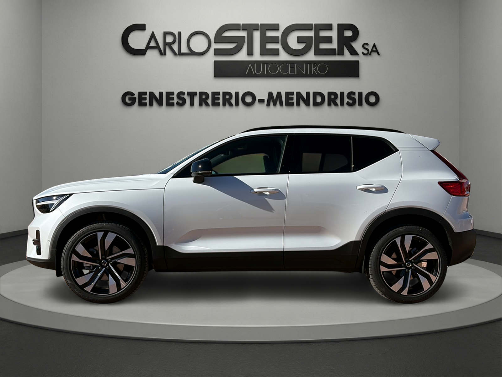 VOLVO XC40 B3 Benzin Mild Hybrid Plus Dark DCT-image-3