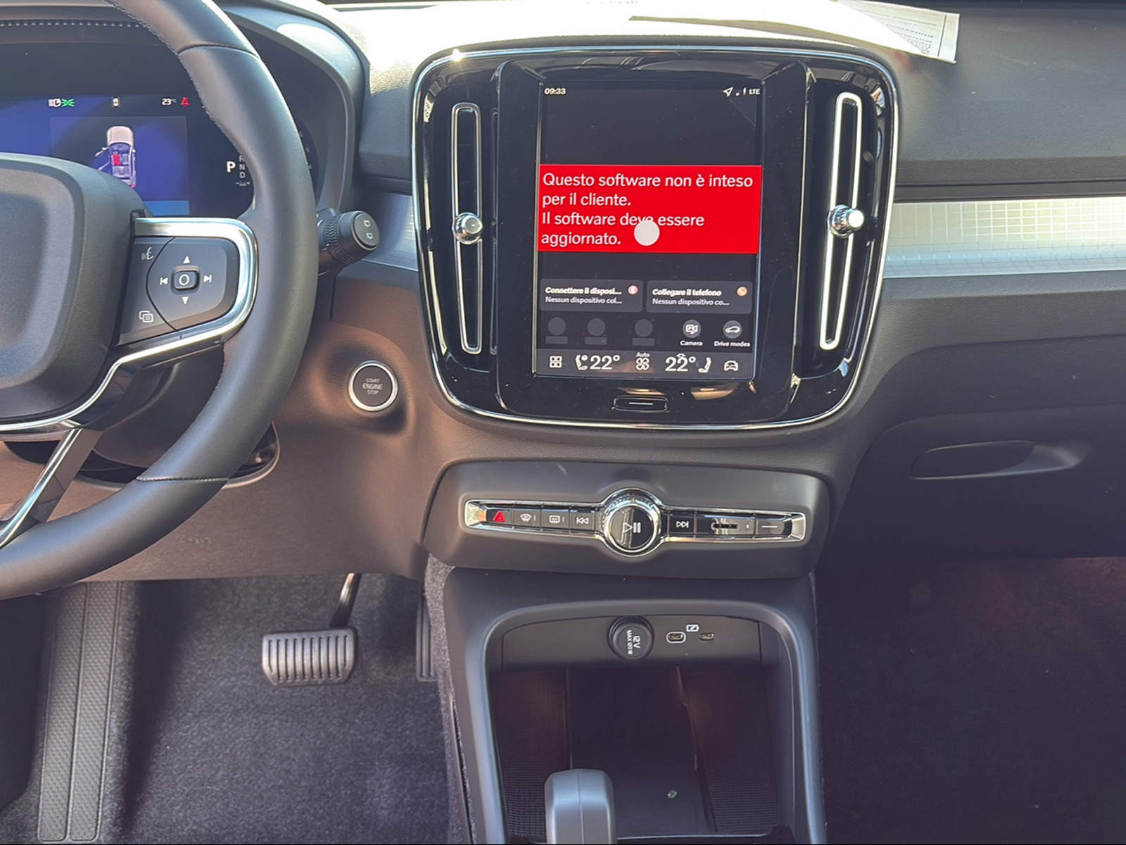 VOLVO XC40 B3 Benzin Mild Hybrid Plus Dark DCT-image-5